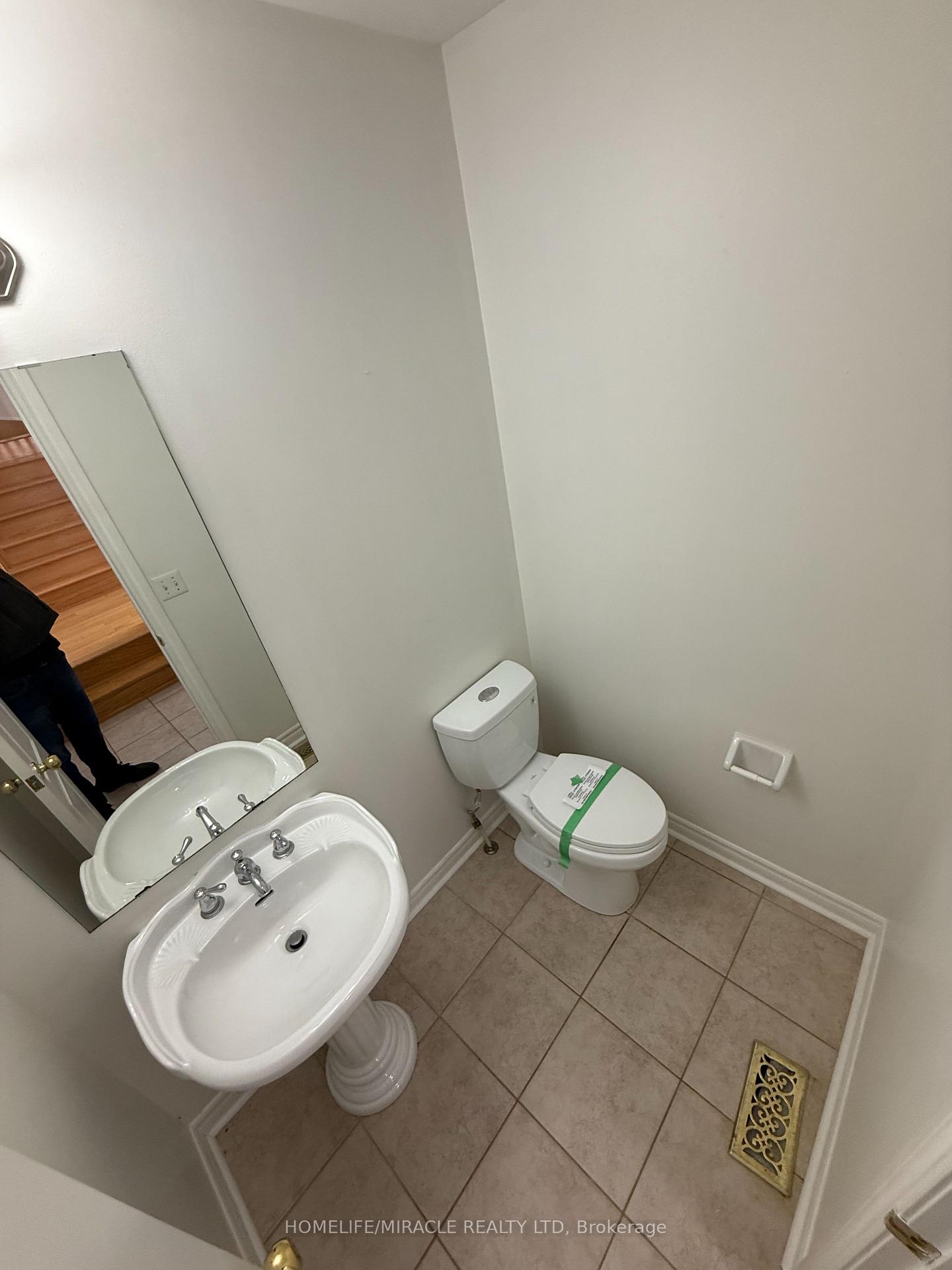 Photo 9 of 55 Allworth Crescent, Clarington, Bowmanville — HOMEH