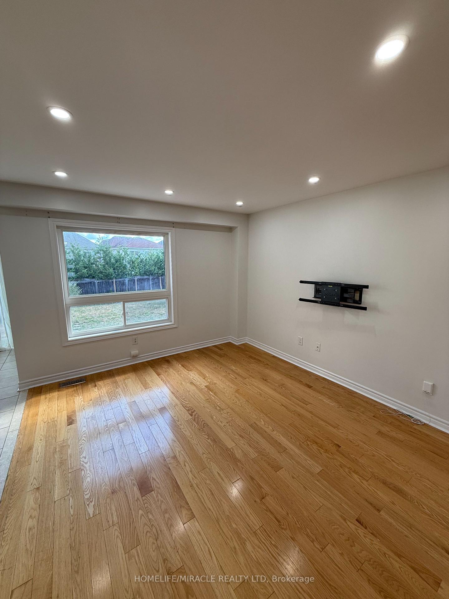 Photo 11 of 55 Allworth Crescent, Clarington, Bowmanville — HOMEH