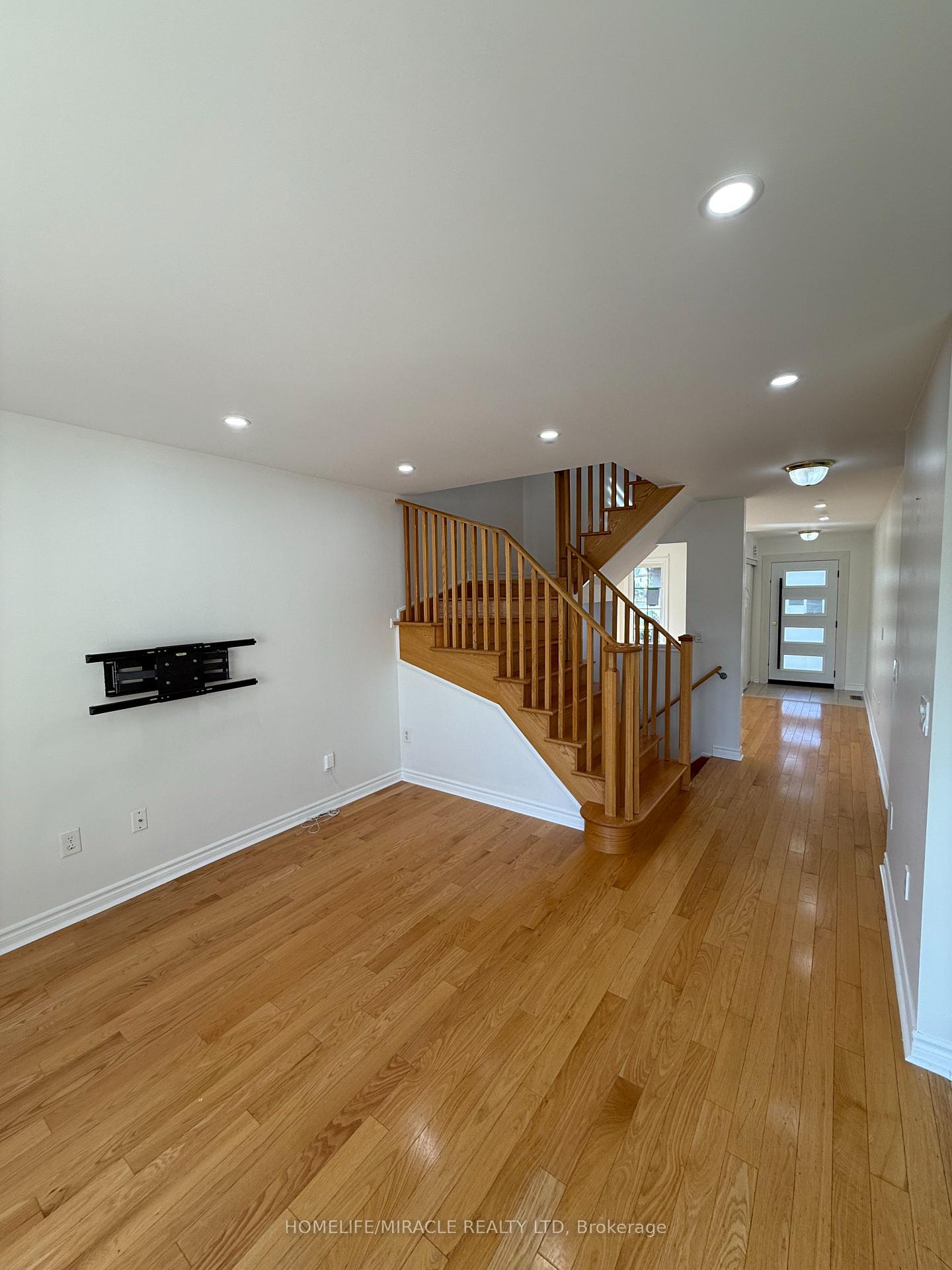 Photo 12 of 55 Allworth Crescent, Clarington, Bowmanville — HOMEH