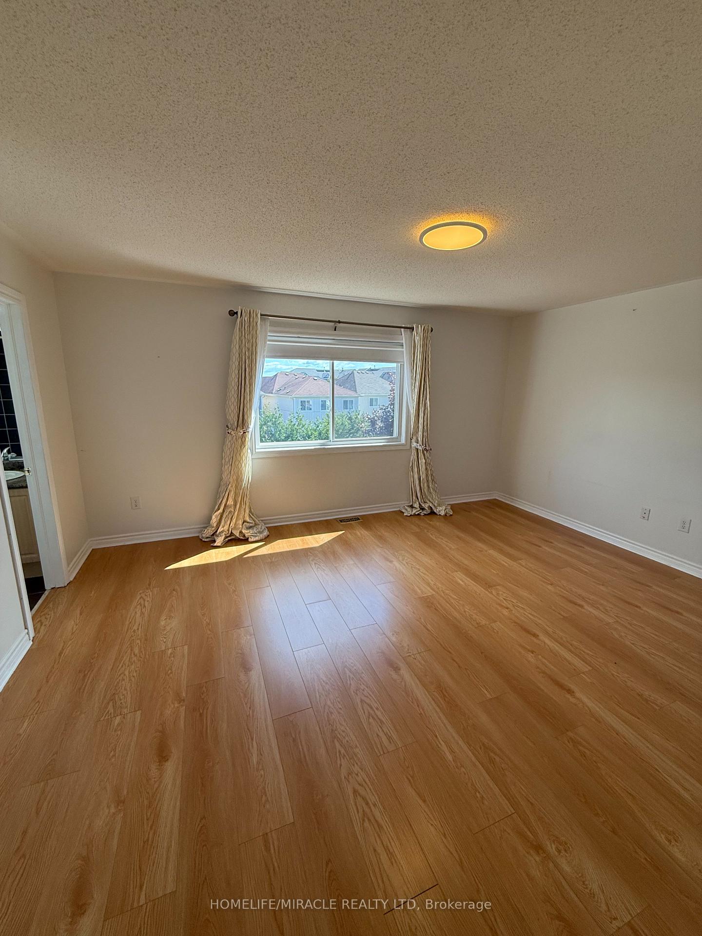 Photo 20 of 55 Allworth Crescent, Clarington, Bowmanville — HOMEH