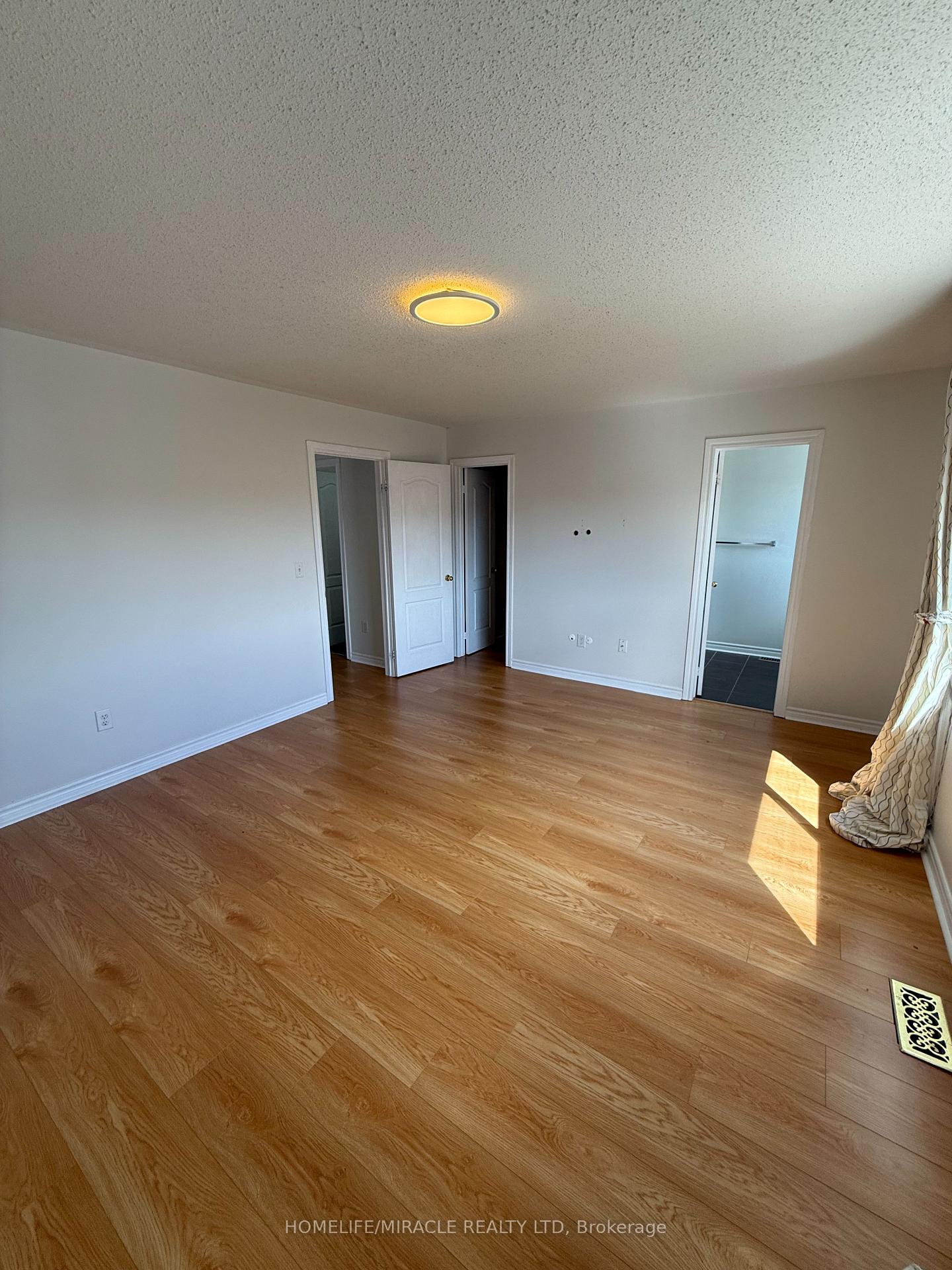 Photo 21 of 55 Allworth Crescent, Clarington, Bowmanville — HOMEH