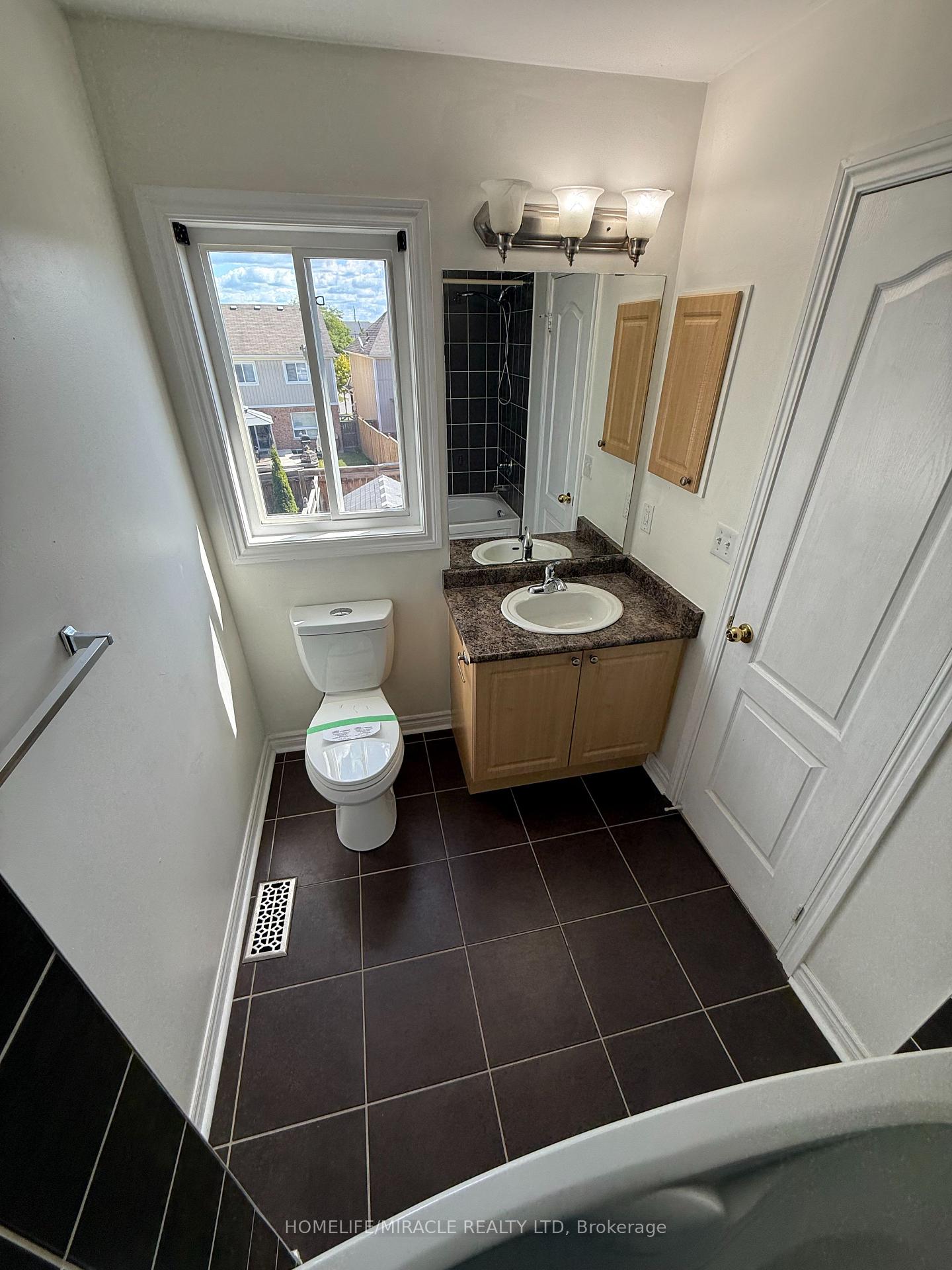 Photo 23 of 55 Allworth Crescent, Clarington, Bowmanville — HOMEH