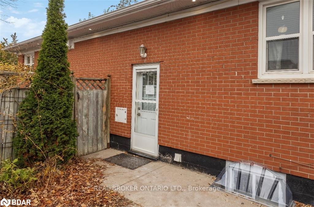 Photo 2 of Unit Lower, 154 Cook Street, Barrie, Codrington — HOMEH