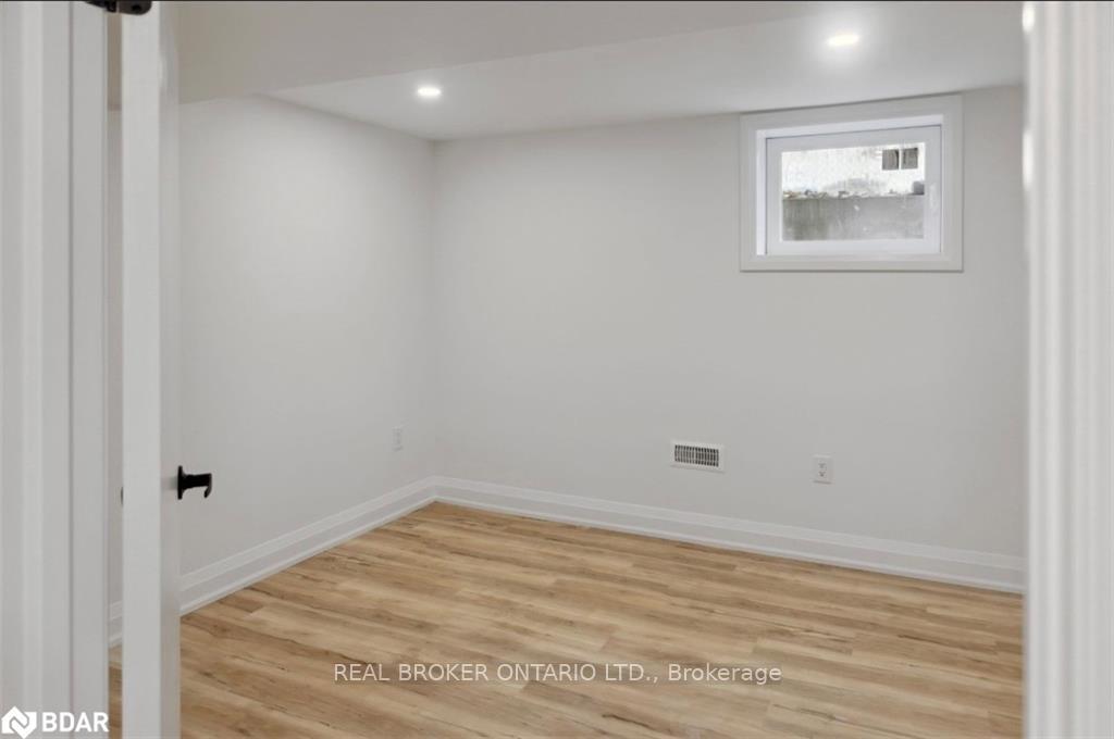 Photo 3 of Unit Lower, 154 Cook Street, Barrie, Codrington — HOMEH