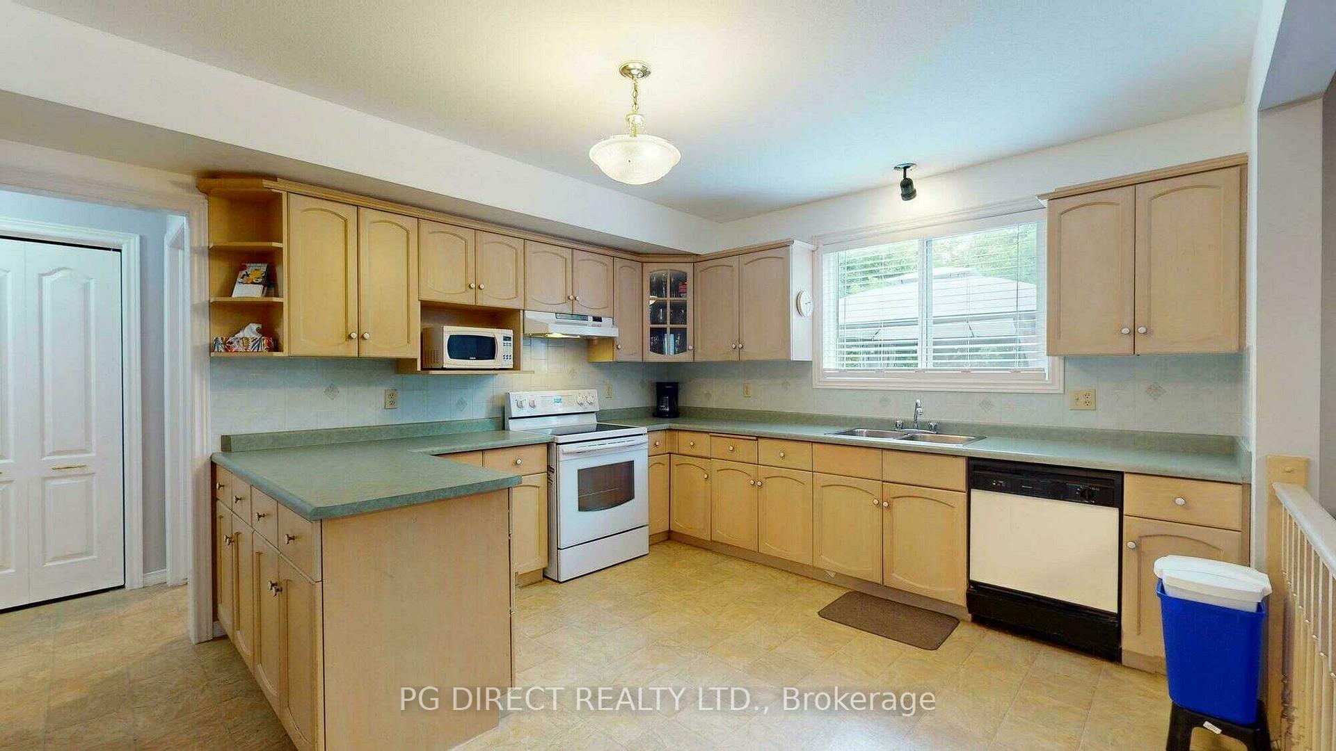 Photo 10 of 49 Peartree Crescent, Guelph, Willow West/Sugarbush/West Acres — HOMEH