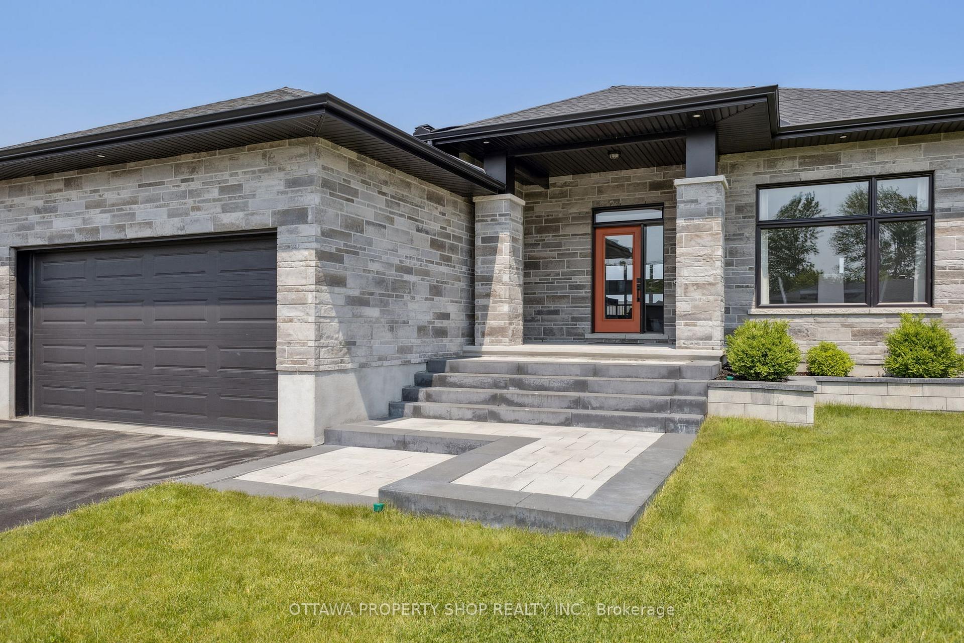 Photo 2 of 7085 Still Meadow Way, Ottawa, Greely — HOMEH