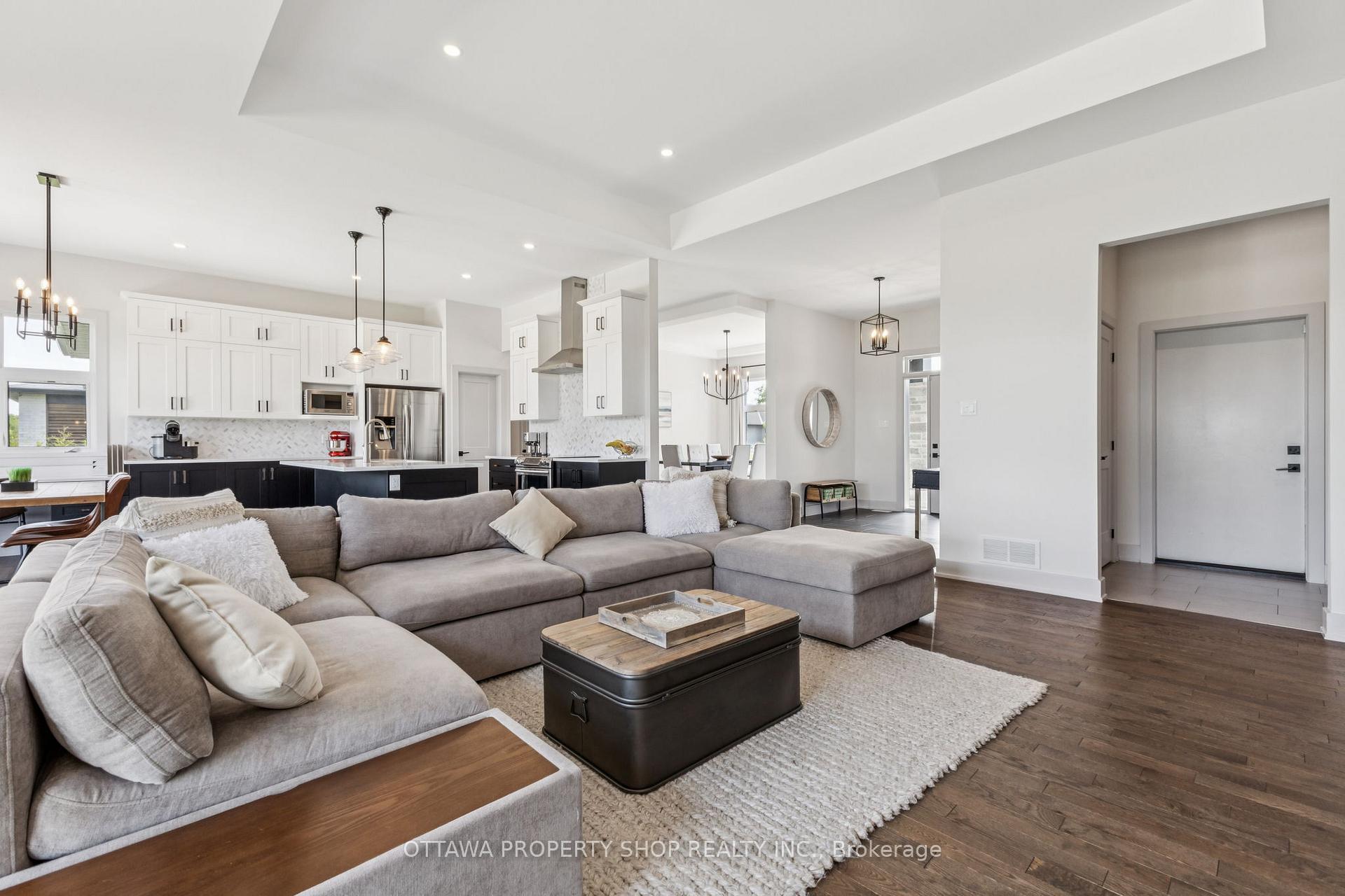 Photo 9 of 7085 Still Meadow Way, Ottawa, Greely — HOMEH