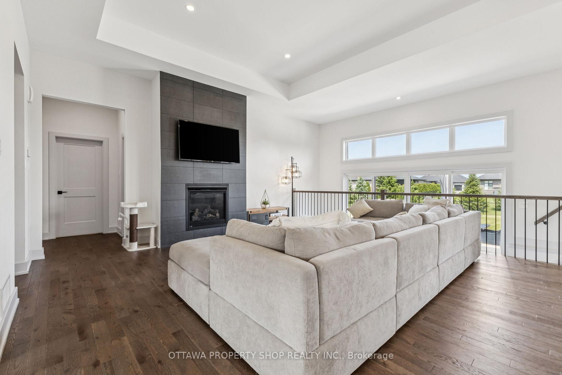 Photo 10 of 7085 Still Meadow Way, Ottawa, Greely — HOMEH