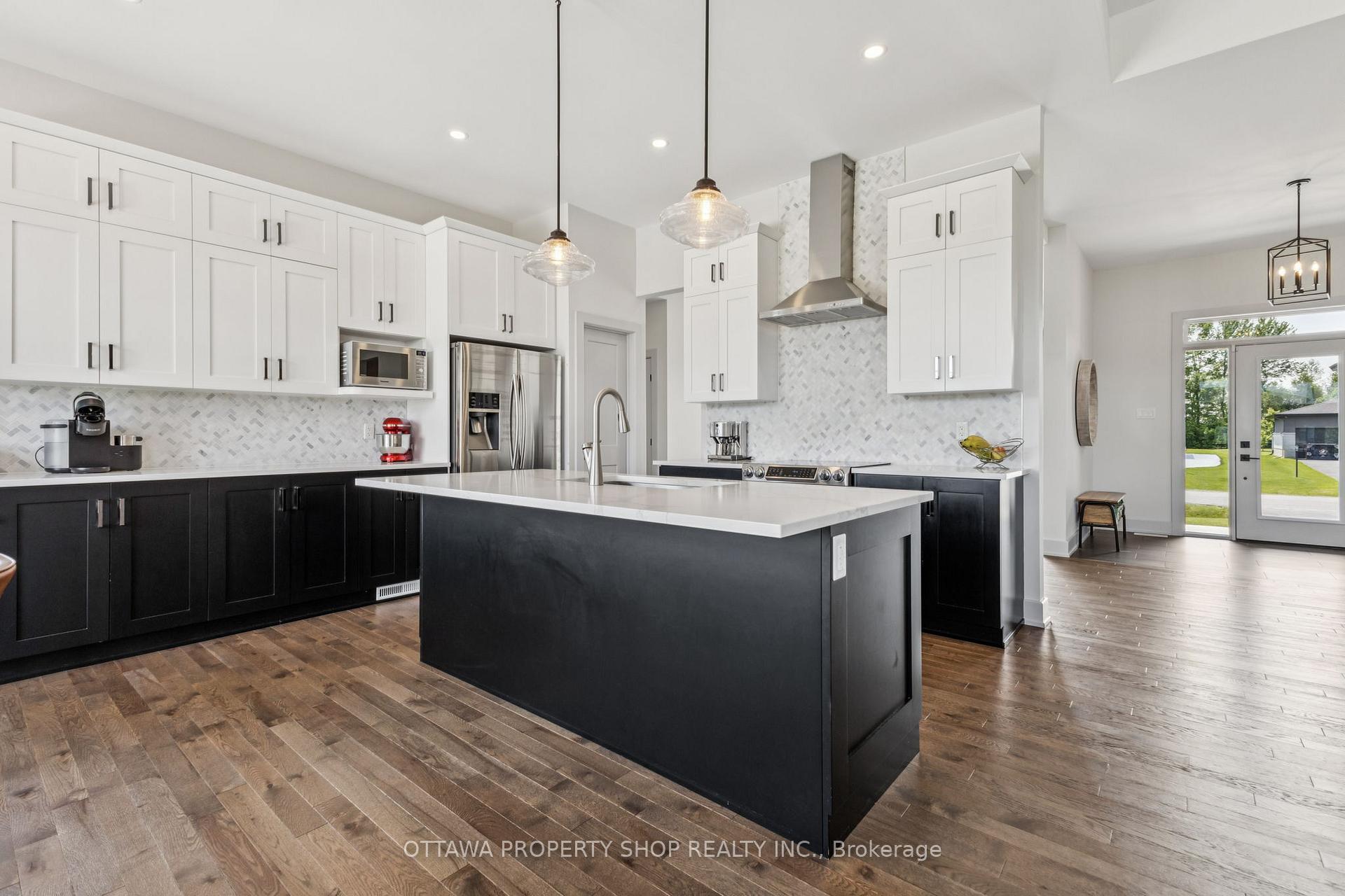 Photo 12 of 7085 Still Meadow Way, Ottawa, Greely — HOMEH