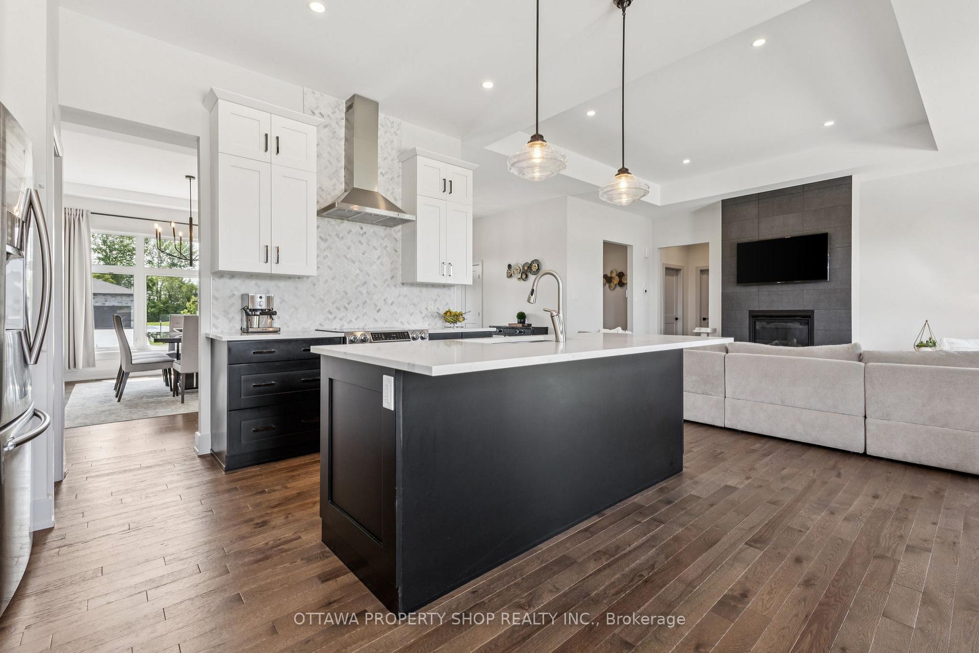 Photo 13 of 7085 Still Meadow Way, Ottawa, Greely — HOMEH