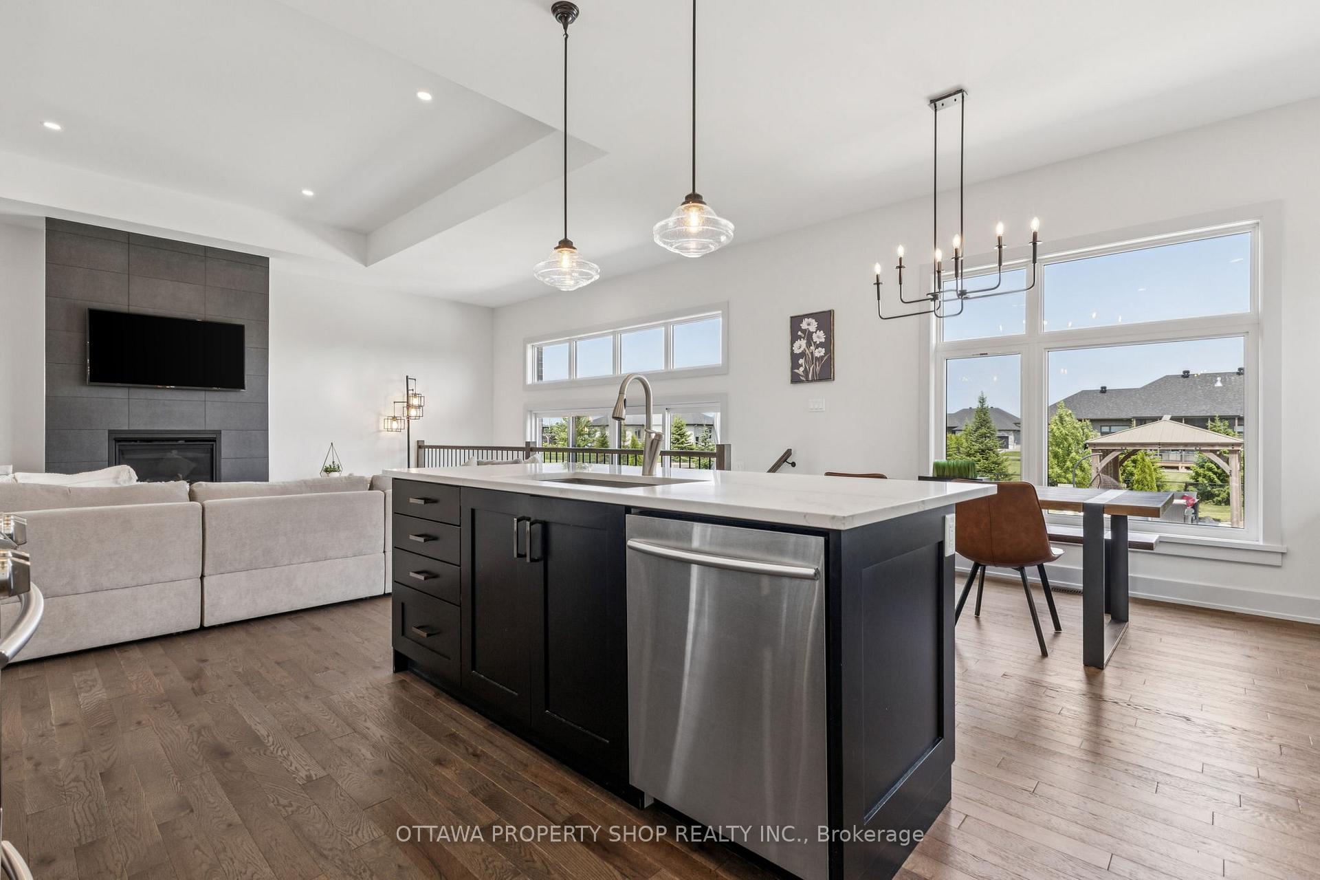 Photo 14 of 7085 Still Meadow Way, Ottawa, Greely — HOMEH