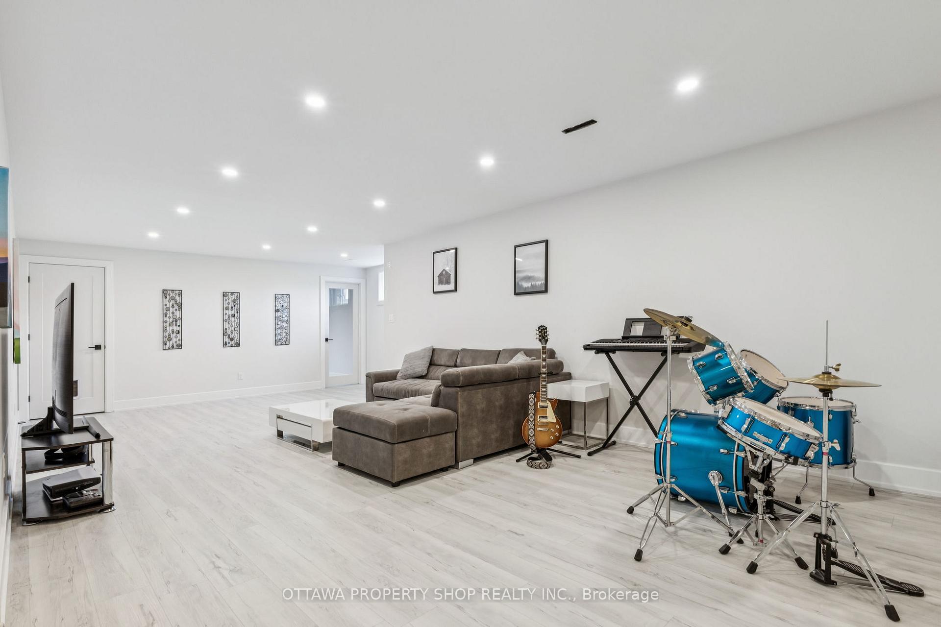 Photo 31 of 7085 Still Meadow Way, Ottawa, Greely — HOMEH