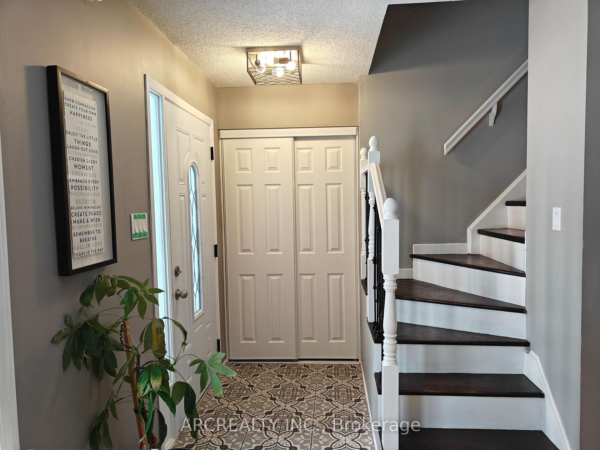 Photo 2 of 8342 Rowan Drive, Ottawa, Metcalfe — HOMEH