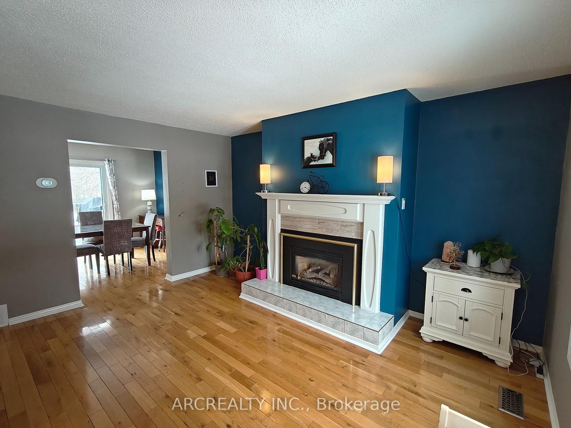 Photo 3 of 8342 Rowan Drive, Ottawa, Metcalfe — HOMEH