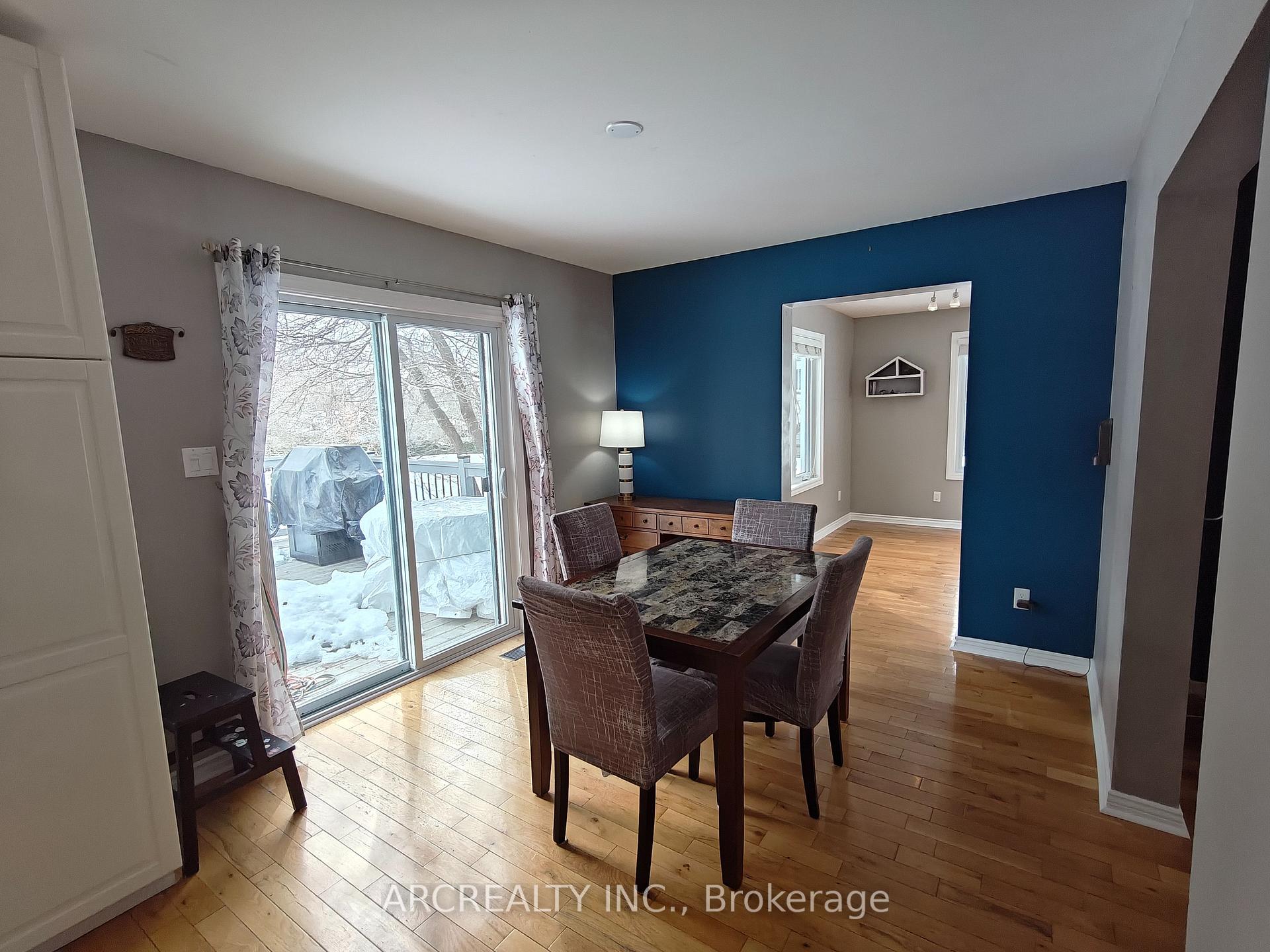 Photo 5 of 8342 Rowan Drive, Ottawa, Metcalfe — HOMEH