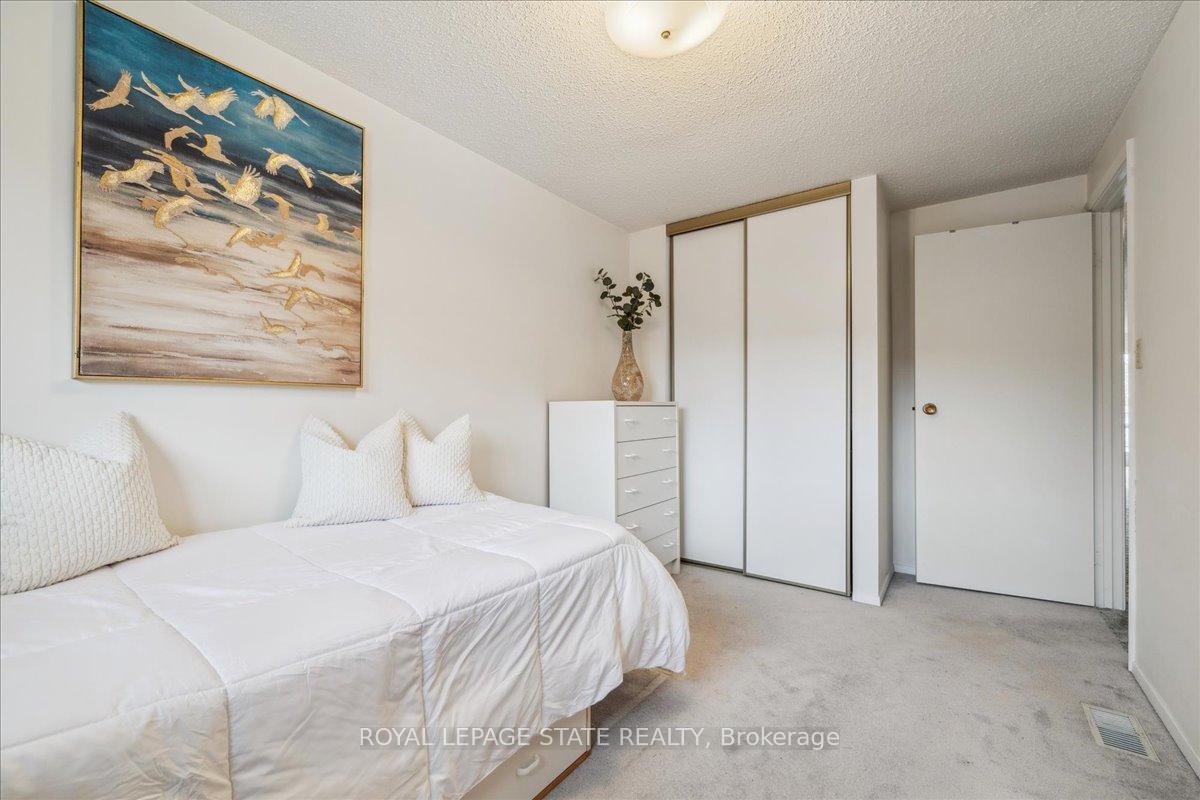 Photo 4 of 4 Glengrove Avenue, Grimsby, Grimsby Beach — HOMEH