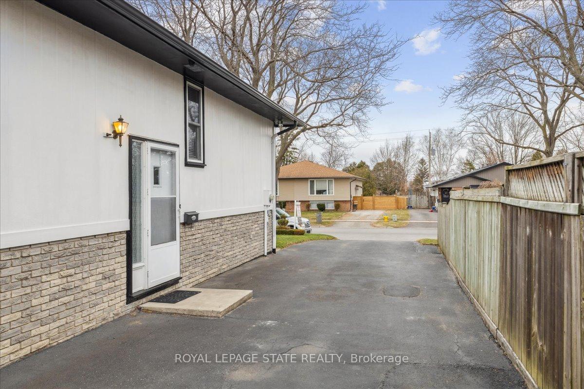 Photo 10 of 4 Glengrove Avenue, Grimsby, Grimsby Beach — HOMEH