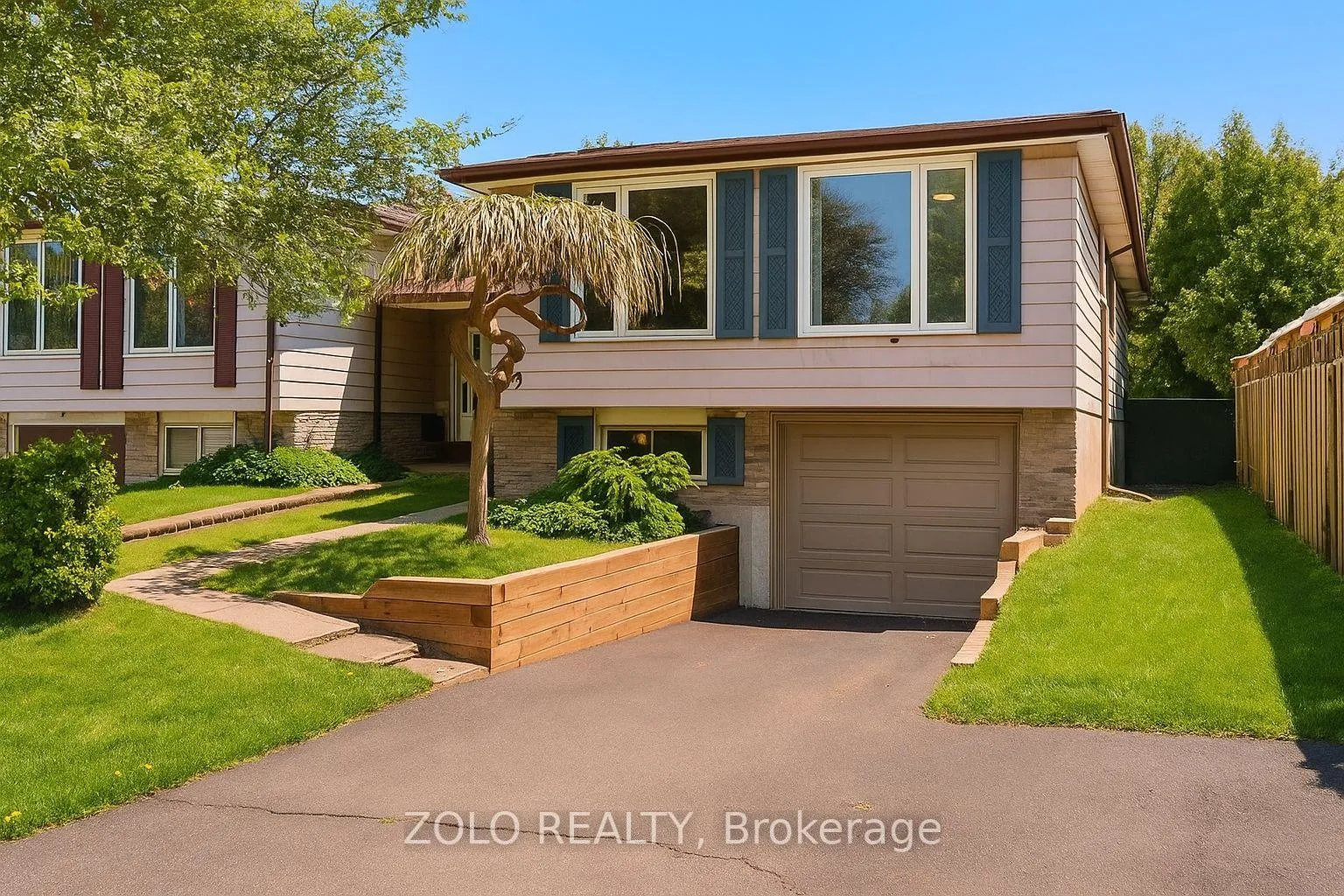 Photo 1 of 199 Wendover Drive, Hamilton, Fessenden — HOMEH