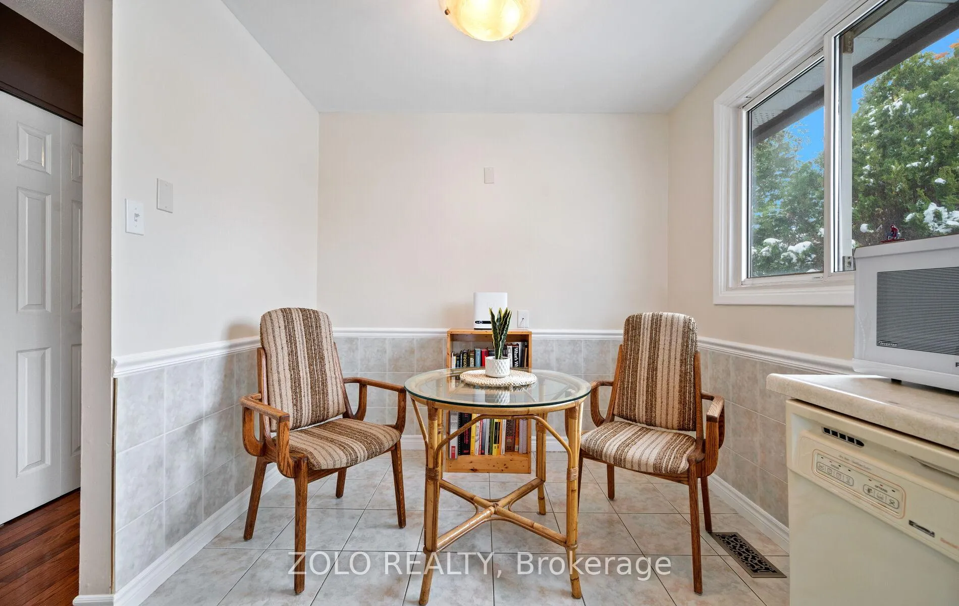 Photo 18 of 199 Wendover Drive, Hamilton, Fessenden — HOMEH