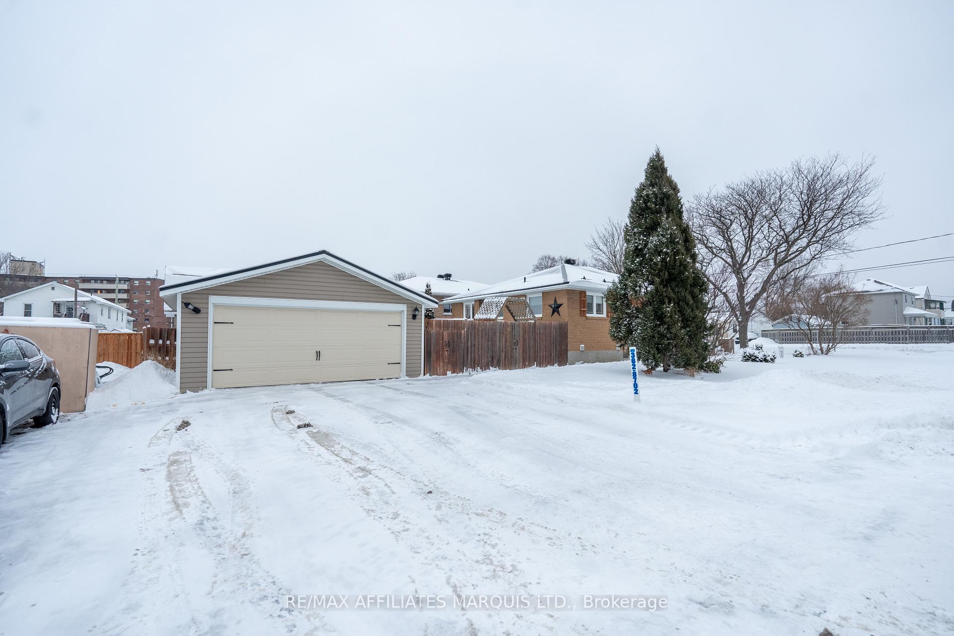 Photo 4 of 1406 First Street E, Cornwall — HOMEH