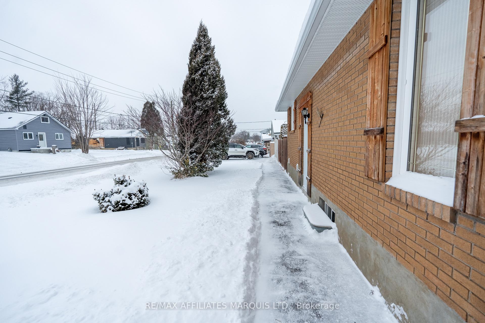 Photo 35 of 1406 First Street E, Cornwall — HOMEH