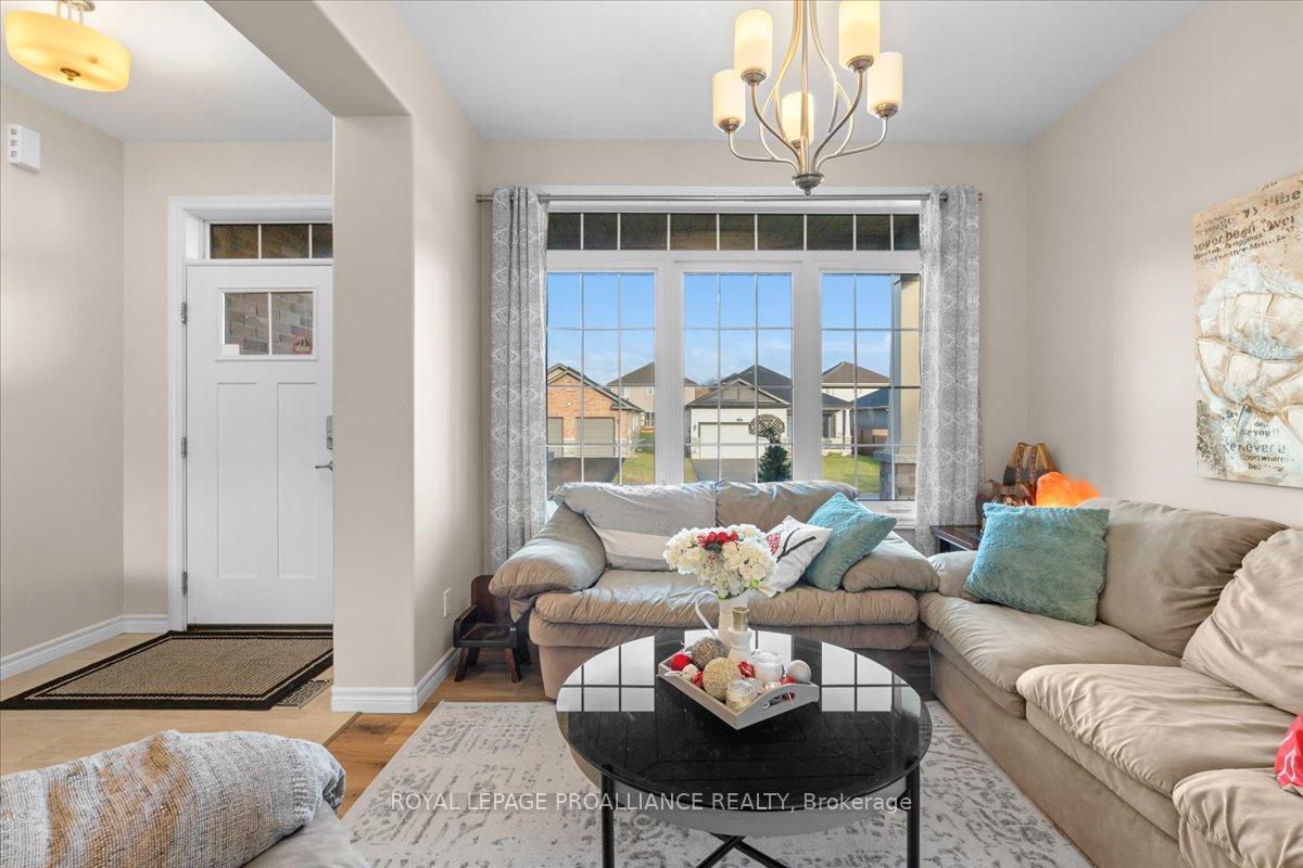 Photo 6 of 60 Redwood Drive, Belleville, Thurlow Ward — HOMEH