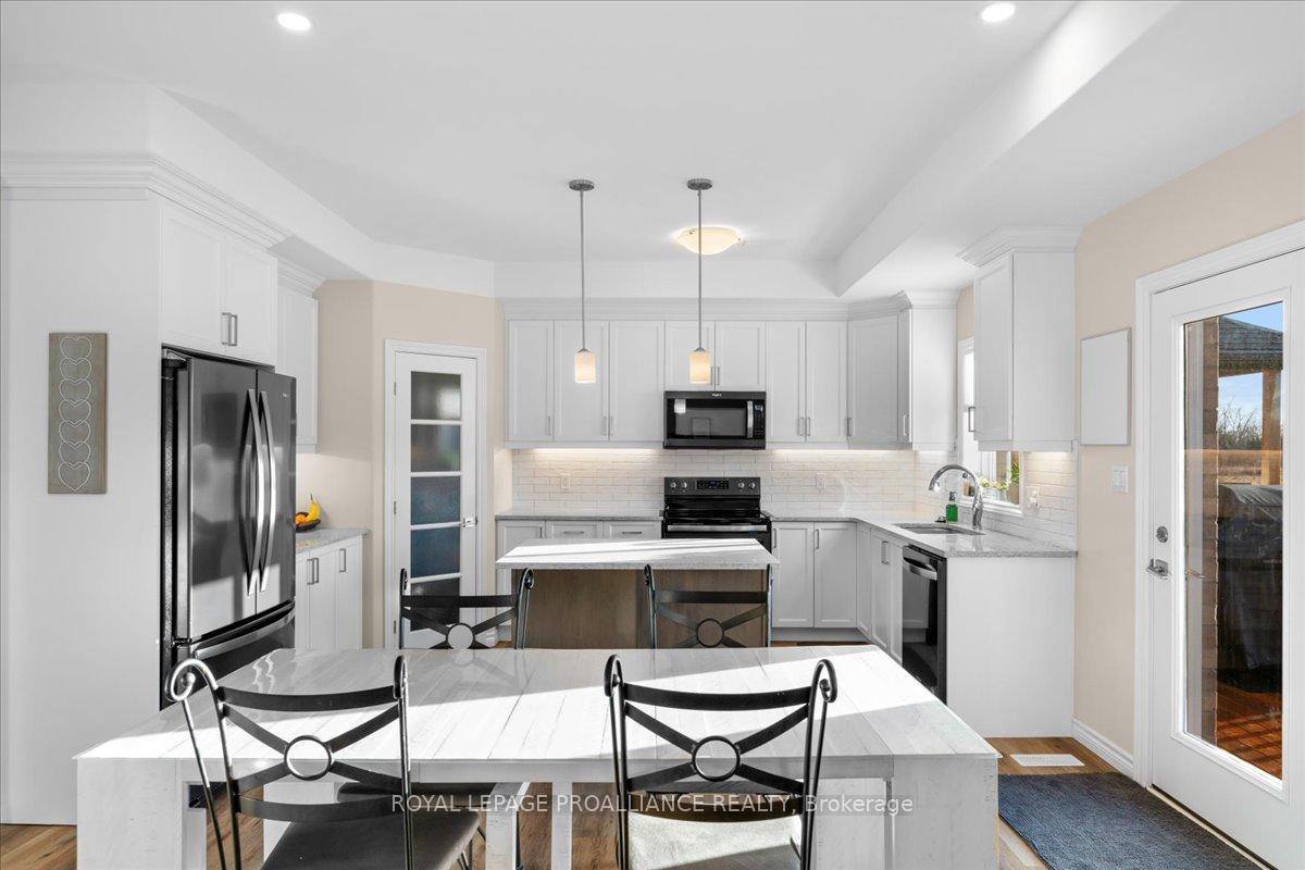 Photo 12 of 60 Redwood Drive, Belleville, Thurlow Ward — HOMEH