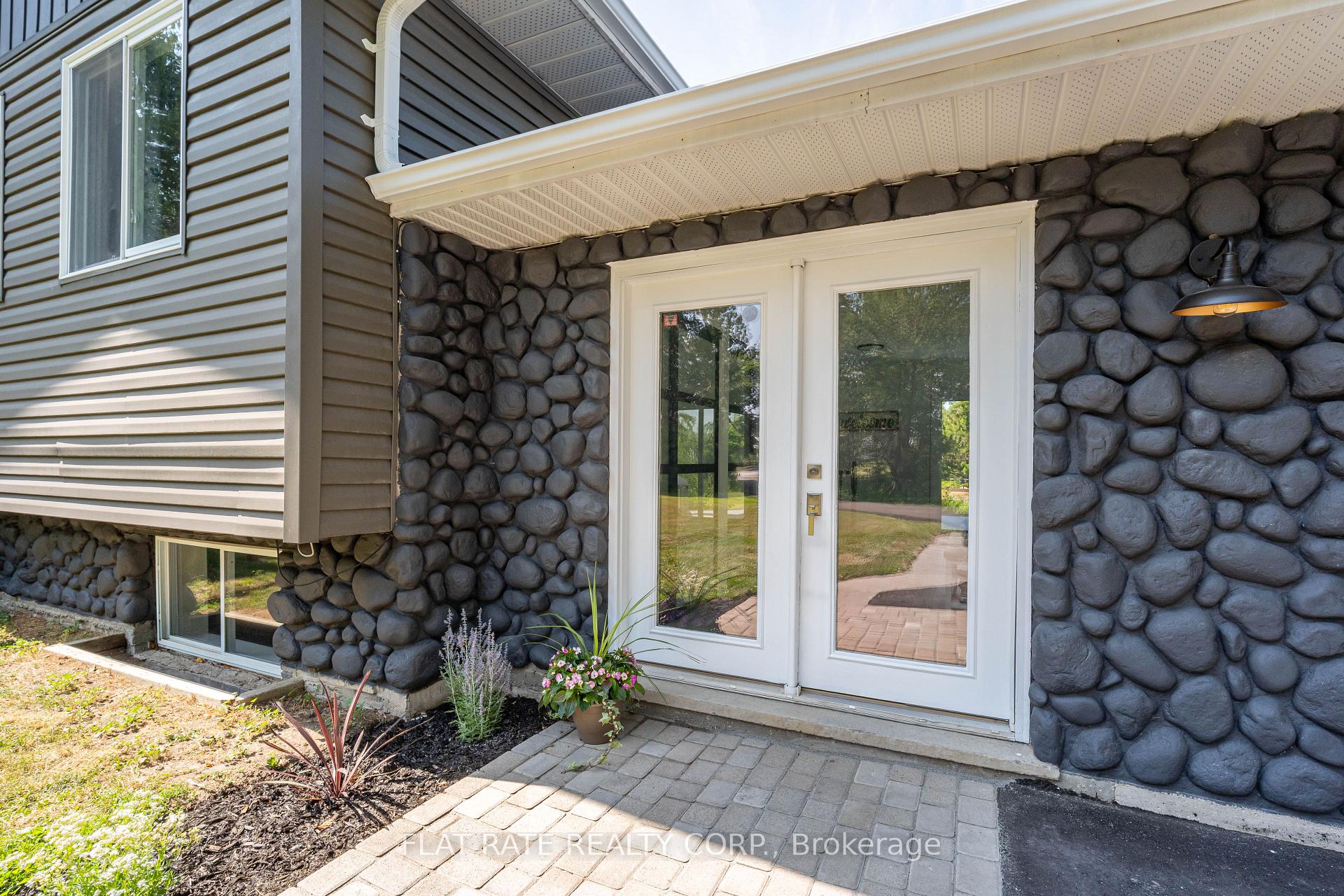 Photo 16 of 400 Douglas Road, Douro-Dummer — HOMEH