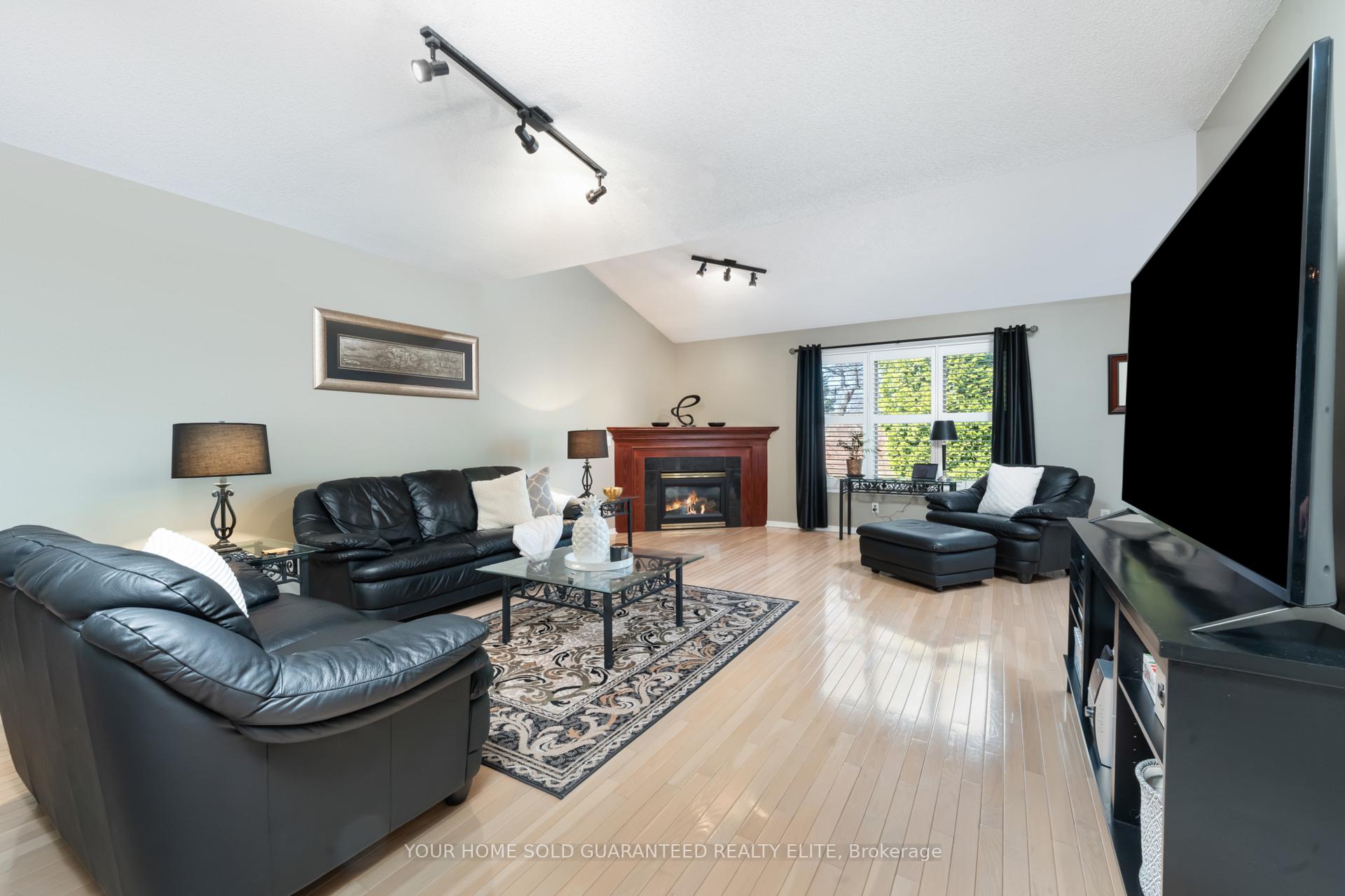 Photo 3 of 12 Aspen Drive, Grimsby, Grimsby West — HOMEH