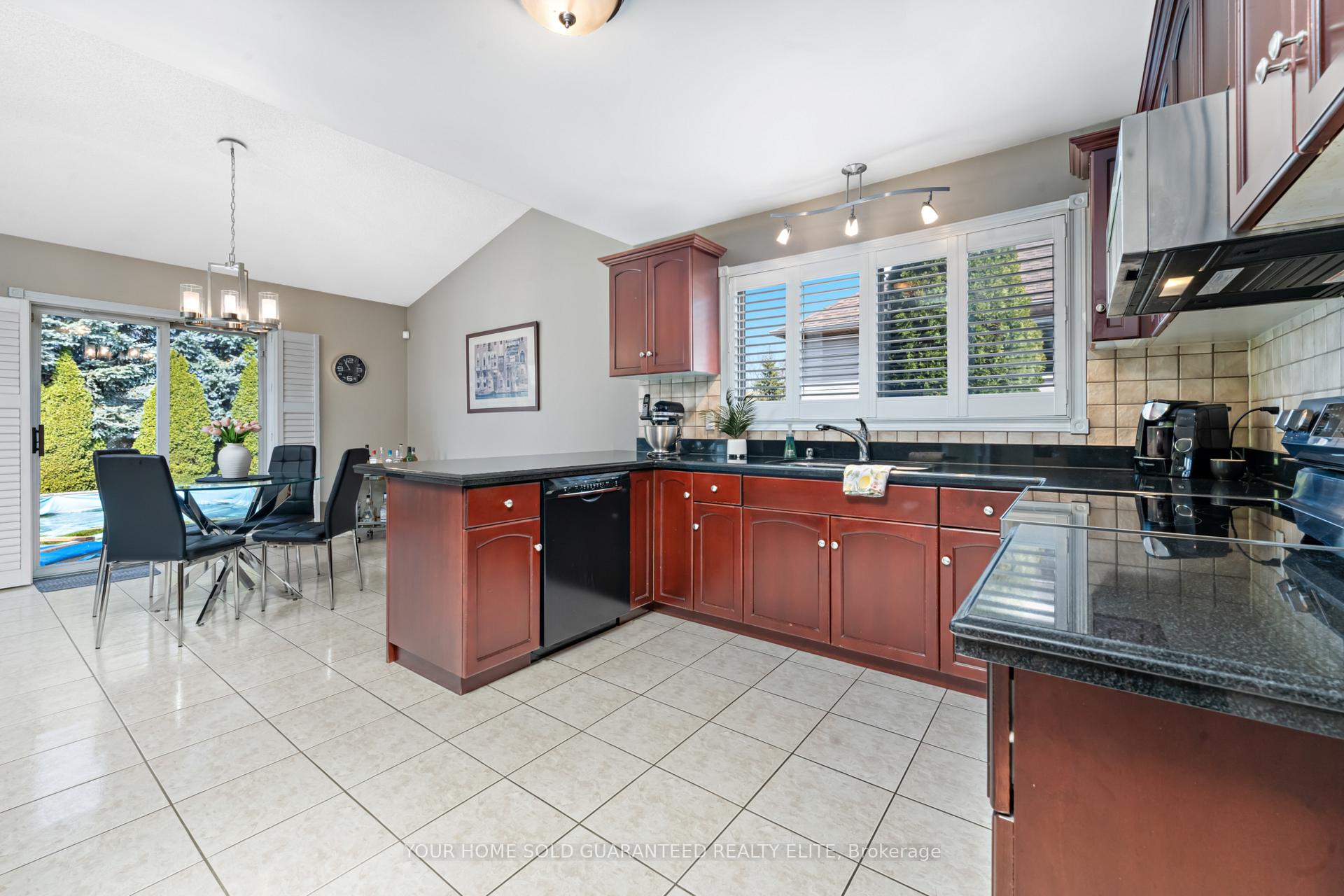 Photo 9 of 12 Aspen Drive, Grimsby, Grimsby West — HOMEH