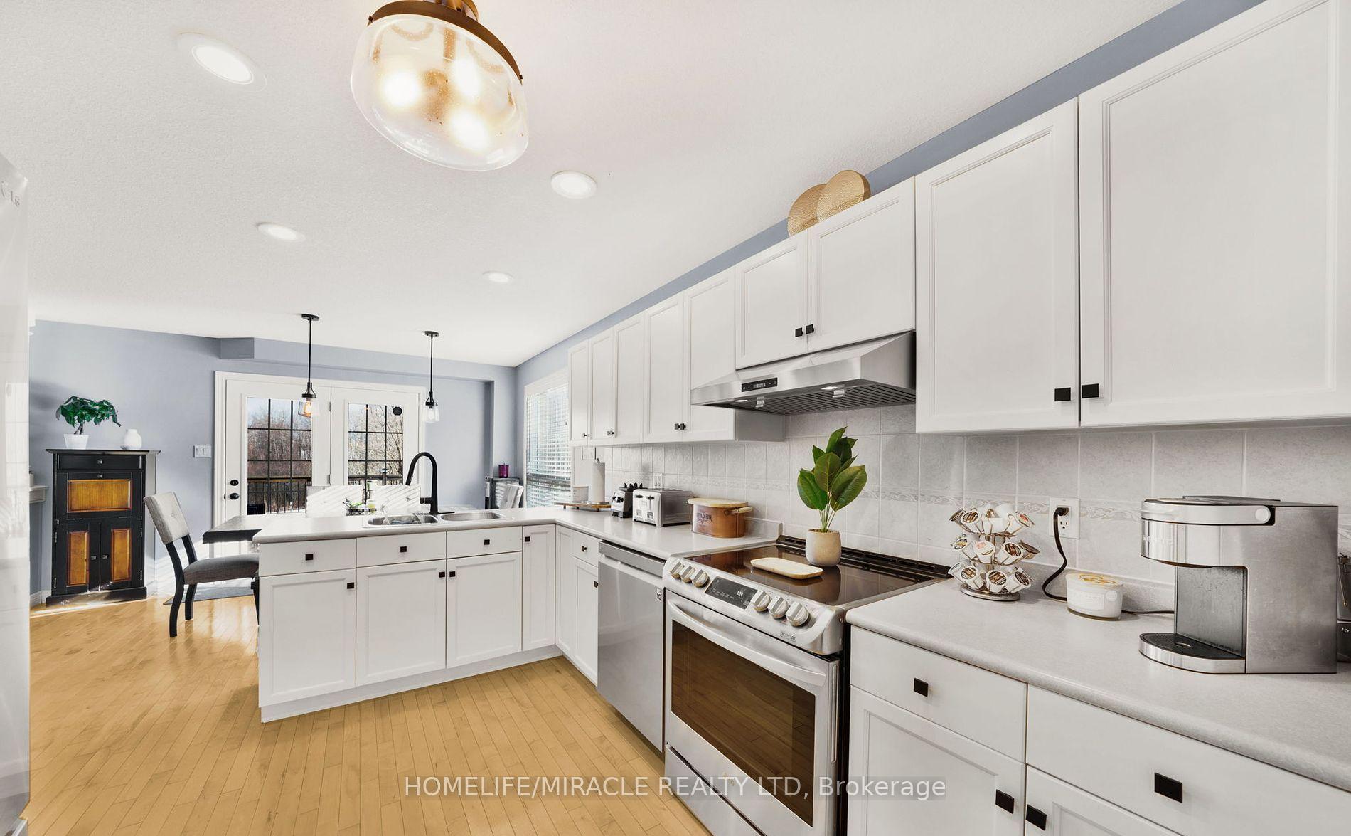 Photo 12 of 22 Devonleigh Drive, Amaranth, Rural Amaranth — HOMEH