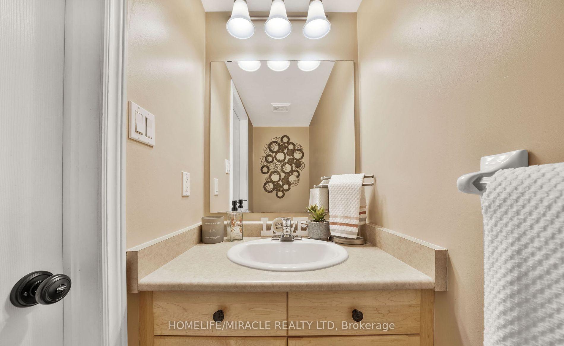 Photo 5 of 22 Devonleigh Drive, Amaranth, Rural Amaranth — HOMEH