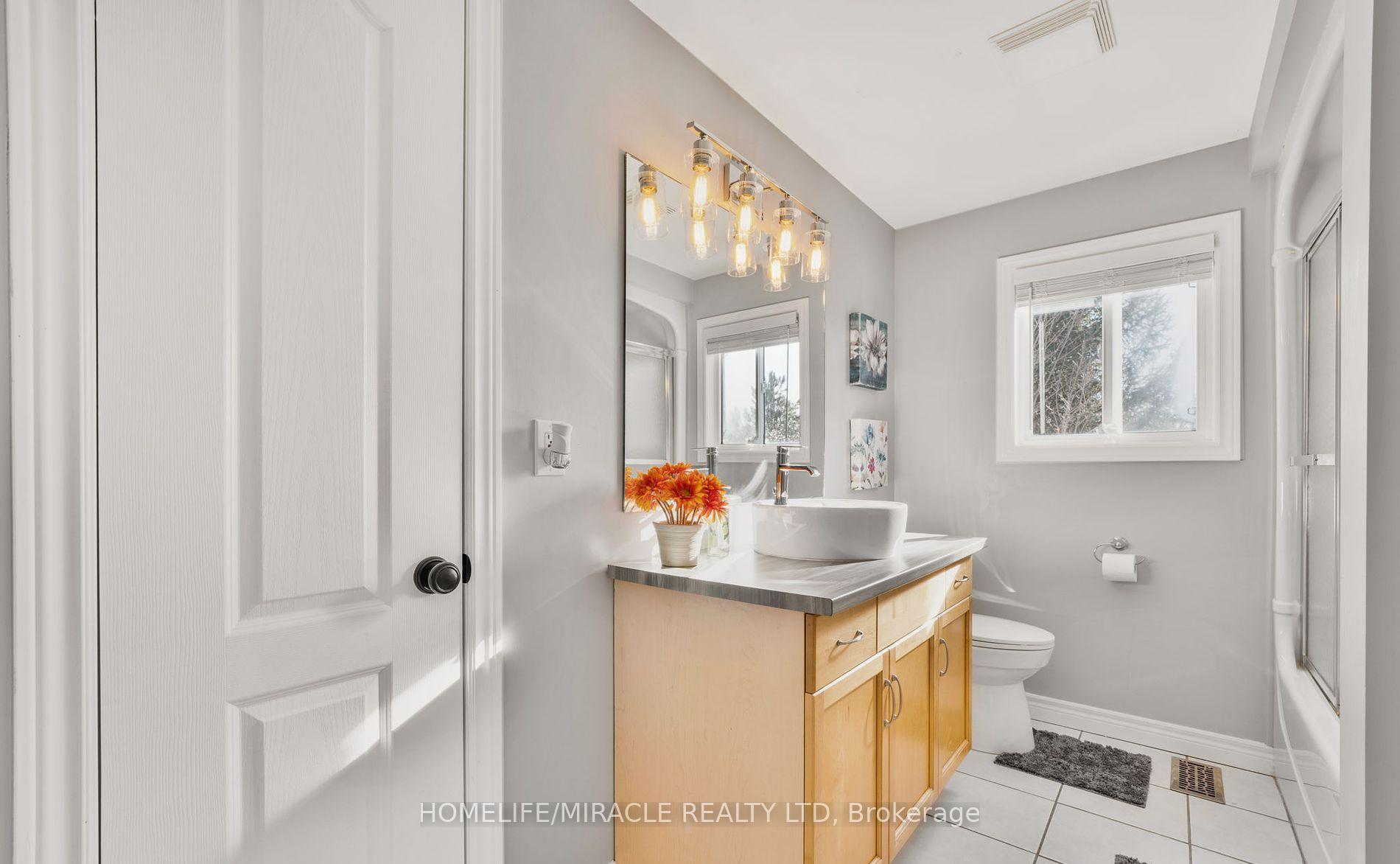 Photo 11 of 22 Devonleigh Drive, Amaranth, Rural Amaranth — HOMEH