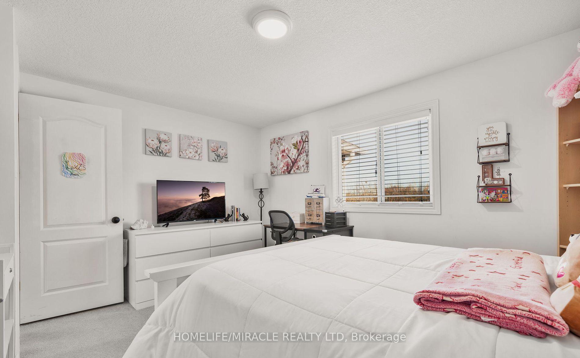 Photo 9 of 22 Devonleigh Drive, Amaranth, Rural Amaranth — HOMEH