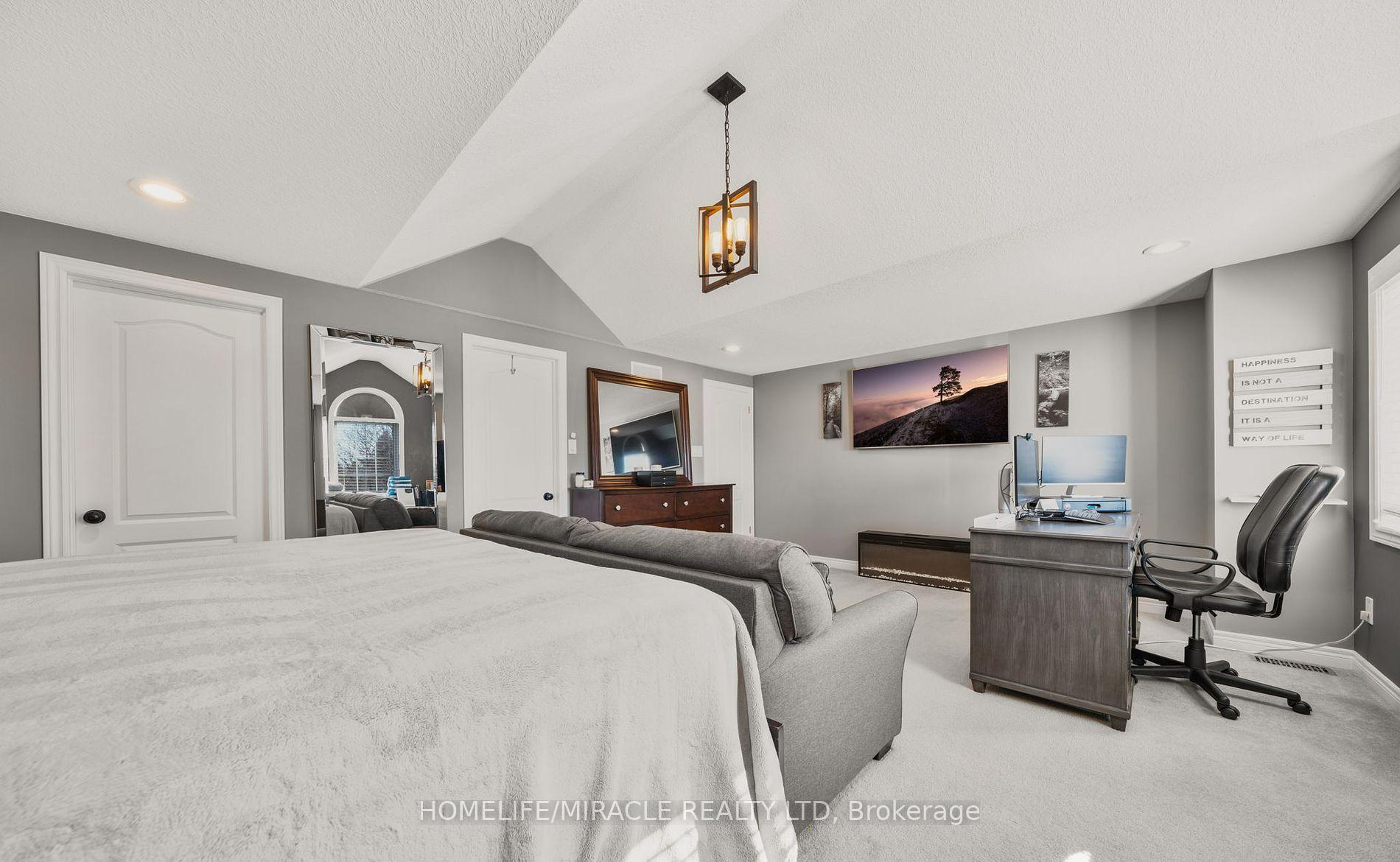 Photo 17 of 22 Devonleigh Drive, Amaranth, Rural Amaranth — HOMEH