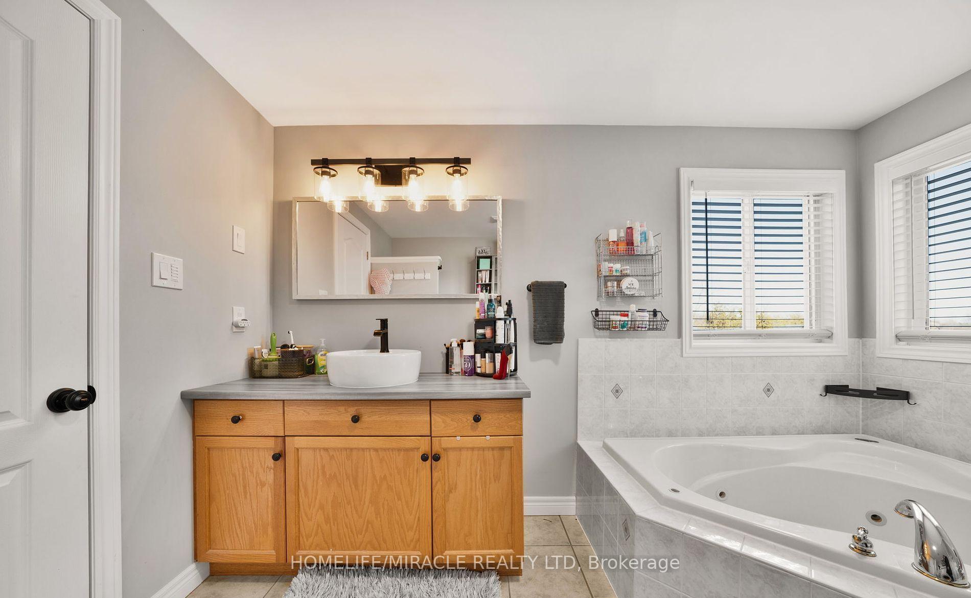 Photo 14 of 22 Devonleigh Drive, Amaranth, Rural Amaranth — HOMEH