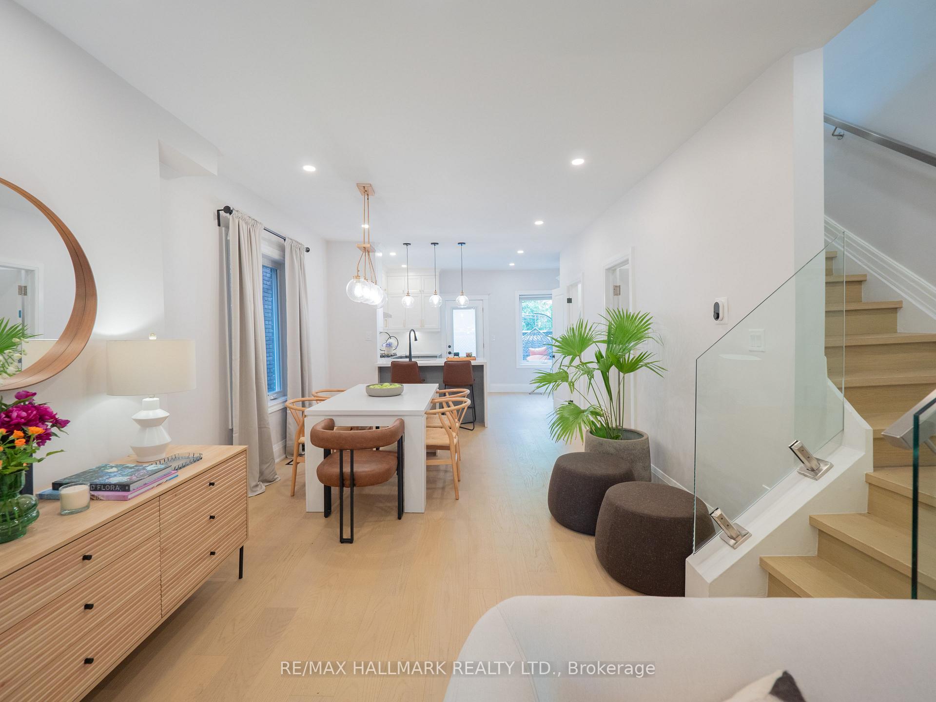 Photo 3 of 18 Millbrook Crescent, Toronto, North Riverdale — HOMEH