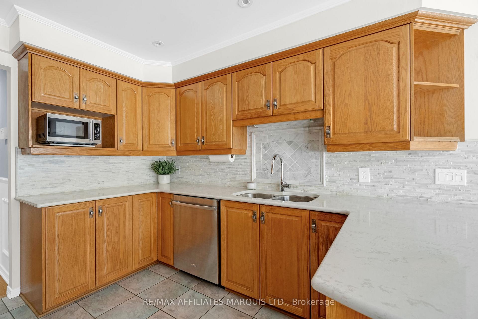 Photo 4 of 831 Chelsea Crescent, Cornwall — HOMEH