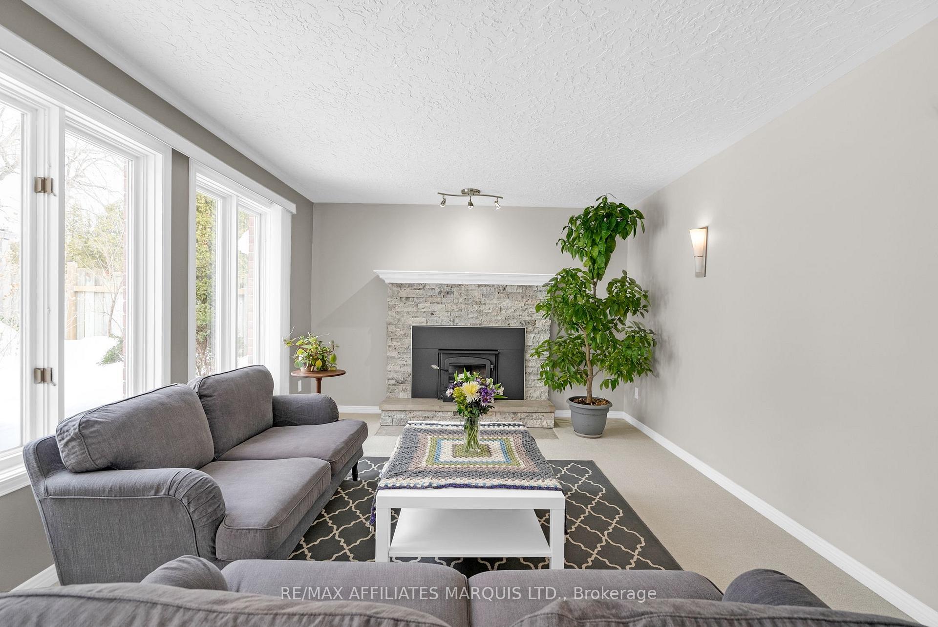 Photo 8 of 831 Chelsea Crescent, Cornwall — HOMEH