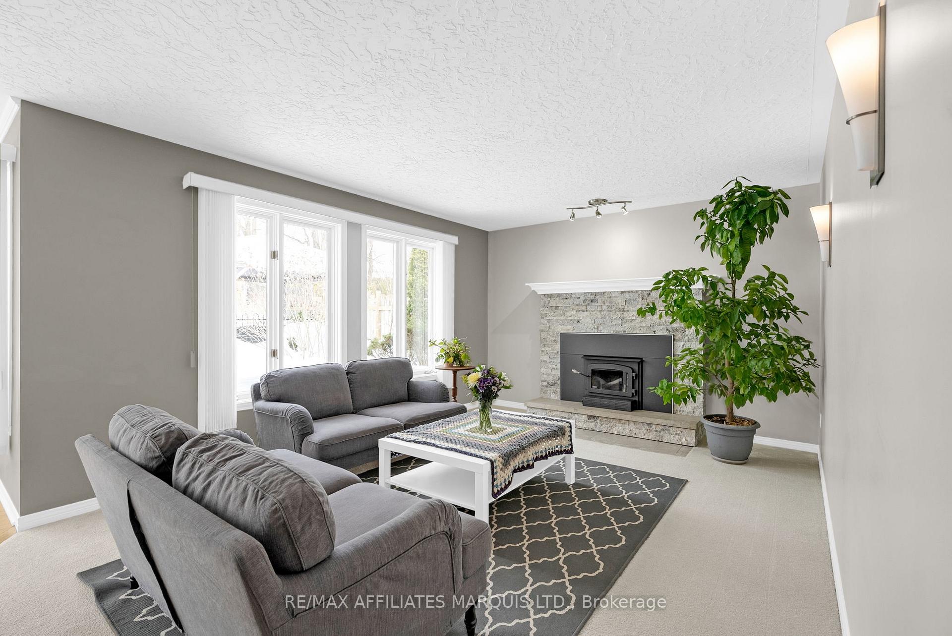 Photo 9 of 831 Chelsea Crescent, Cornwall — HOMEH