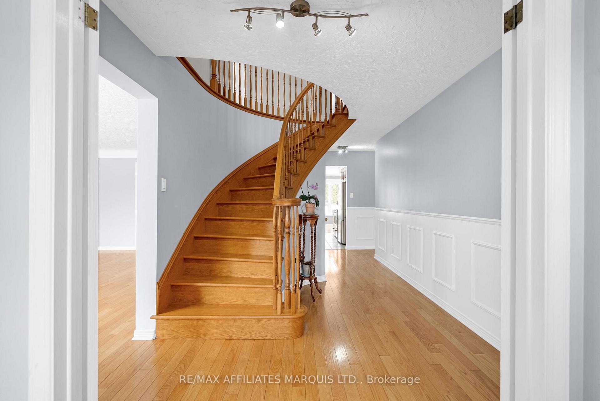 Photo 10 of 831 Chelsea Crescent, Cornwall — HOMEH