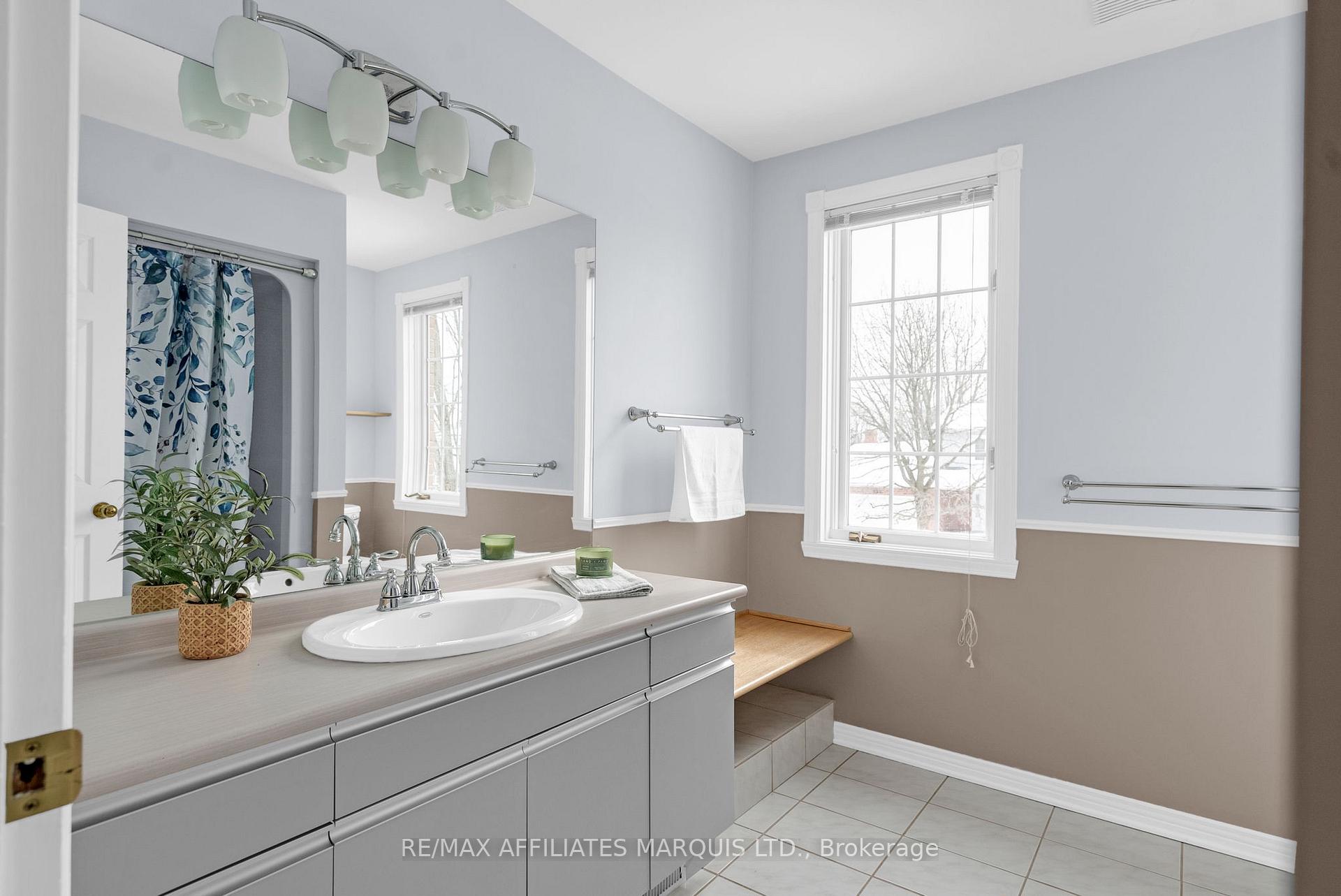 Photo 26 of 831 Chelsea Crescent, Cornwall — HOMEH