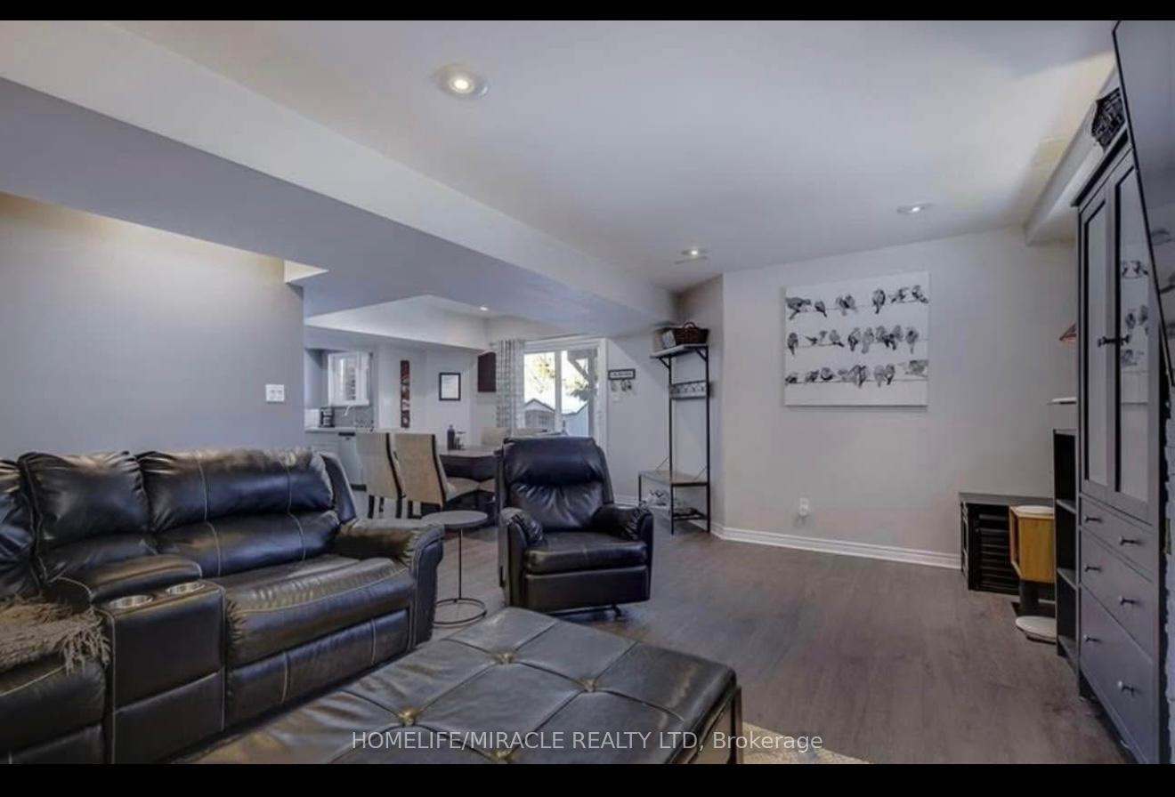 Photo 10 of 18 W/Bsmt Silvercreek Crescent, Barrie, Ardagh — HOMEH