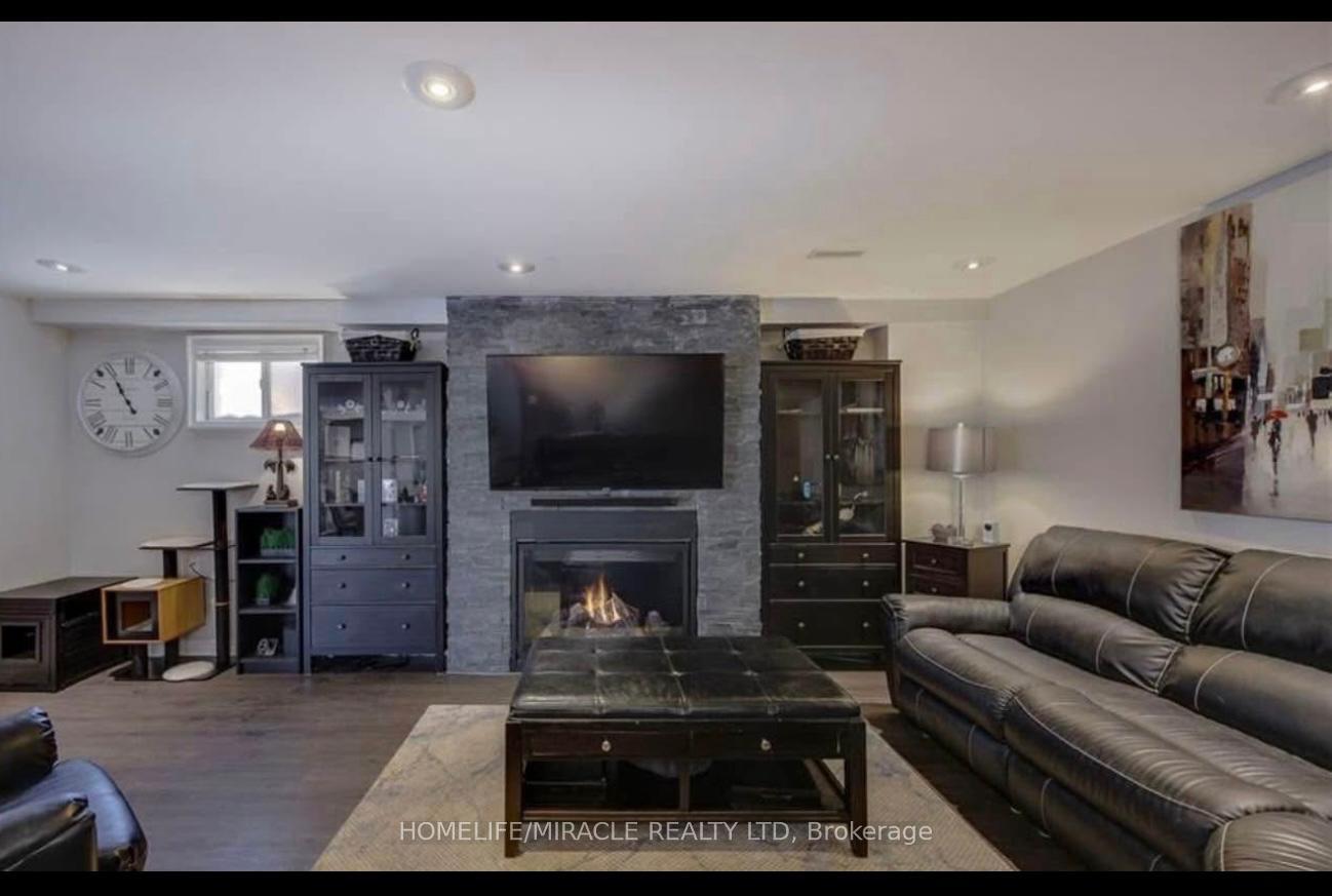 Photo 11 of 18 W/Bsmt Silvercreek Crescent, Barrie, Ardagh — HOMEH