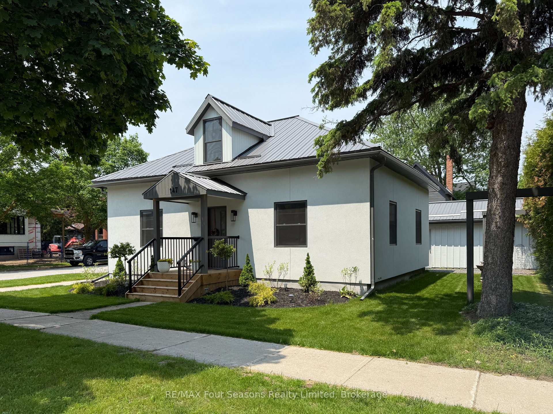 Front of 147 Second Street
