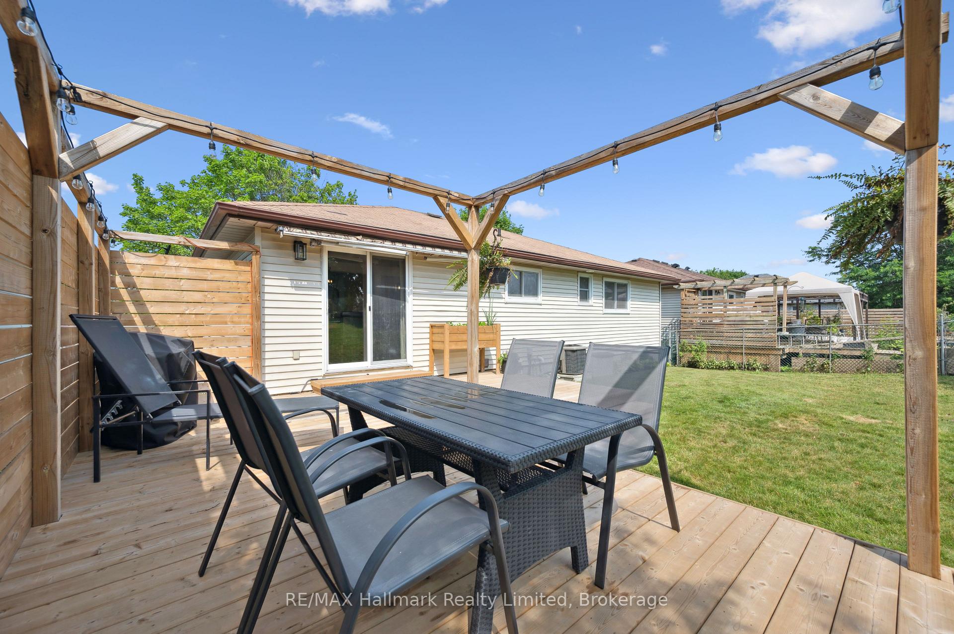 Photo 8 of 339 Imperial Road S, Guelph, Willow West/Sugarbush/West Acres — HOMEH