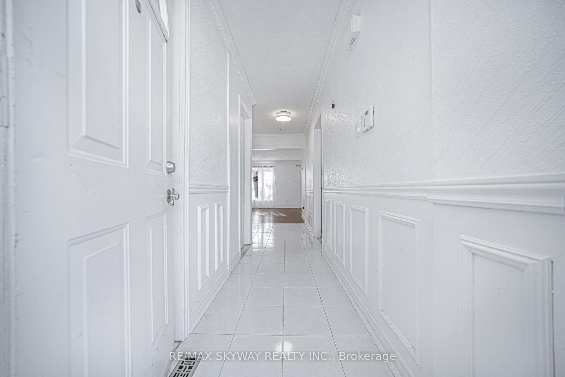 Photo 5 of 46 Royal Palm Drive, Brampton, Heart Lake East — HOMEH