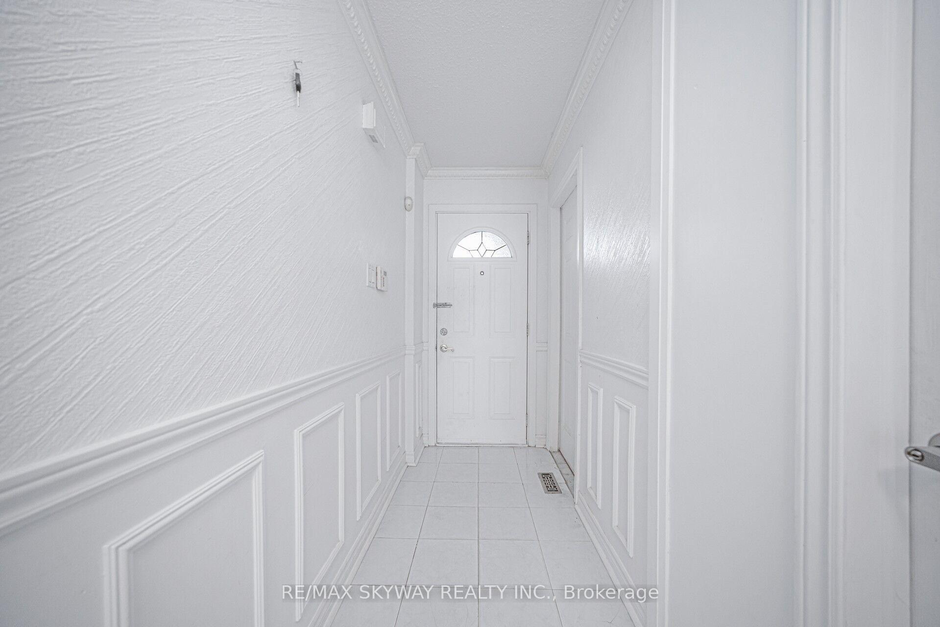 Photo 6 of 46 Royal Palm Drive, Brampton, Heart Lake East — HOMEH