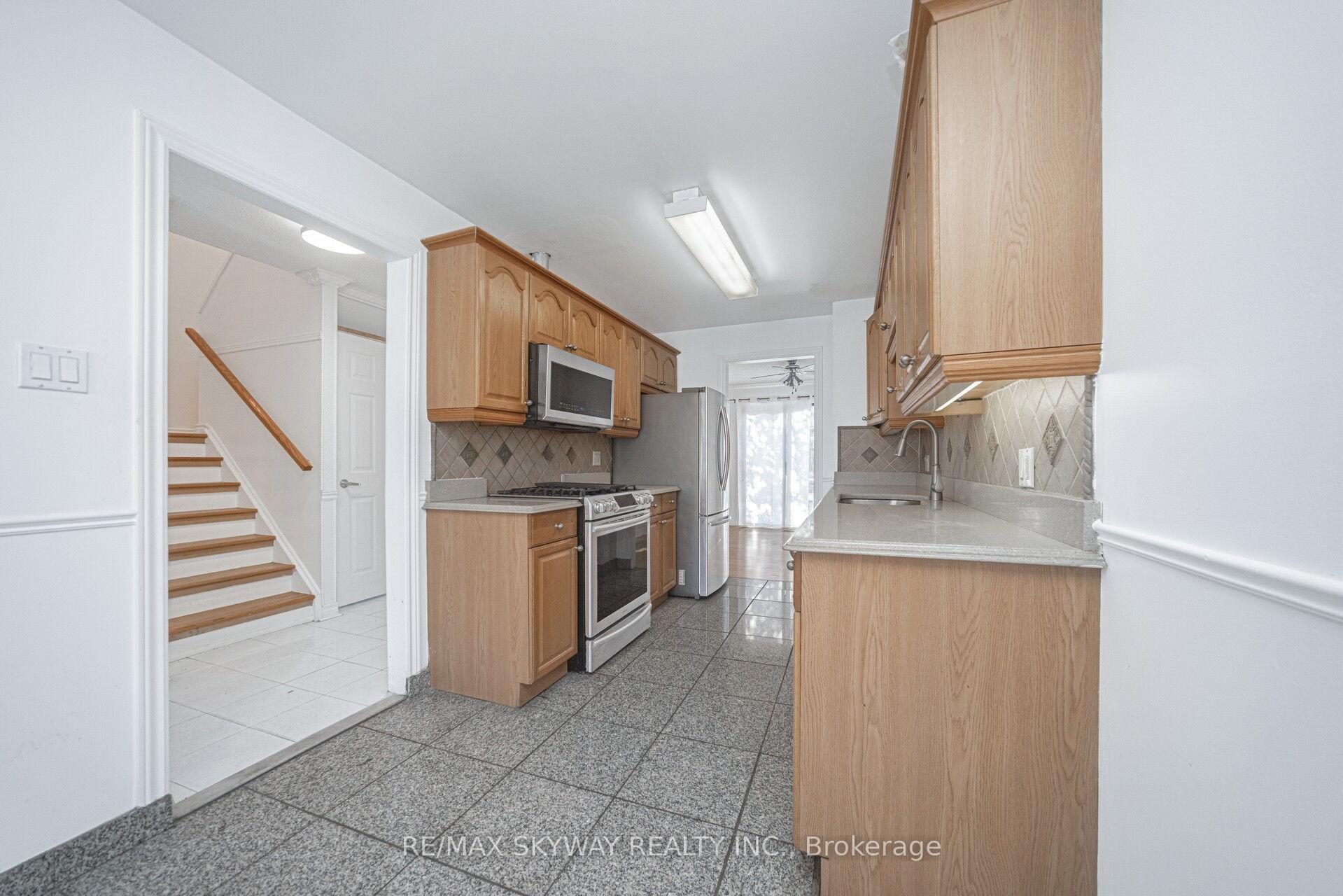 Photo 12 of 46 Royal Palm Drive, Brampton, Heart Lake East — HOMEH