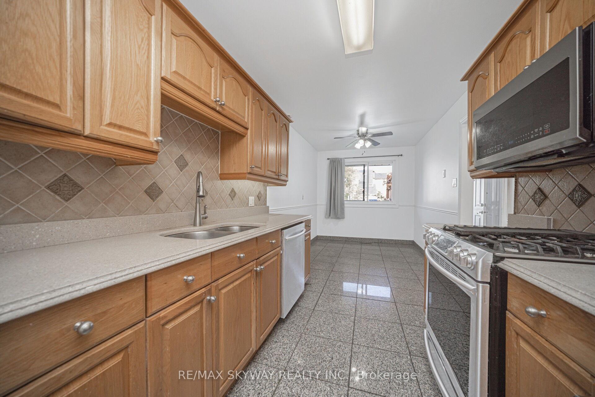 Photo 14 of 46 Royal Palm Drive, Brampton, Heart Lake East — HOMEH